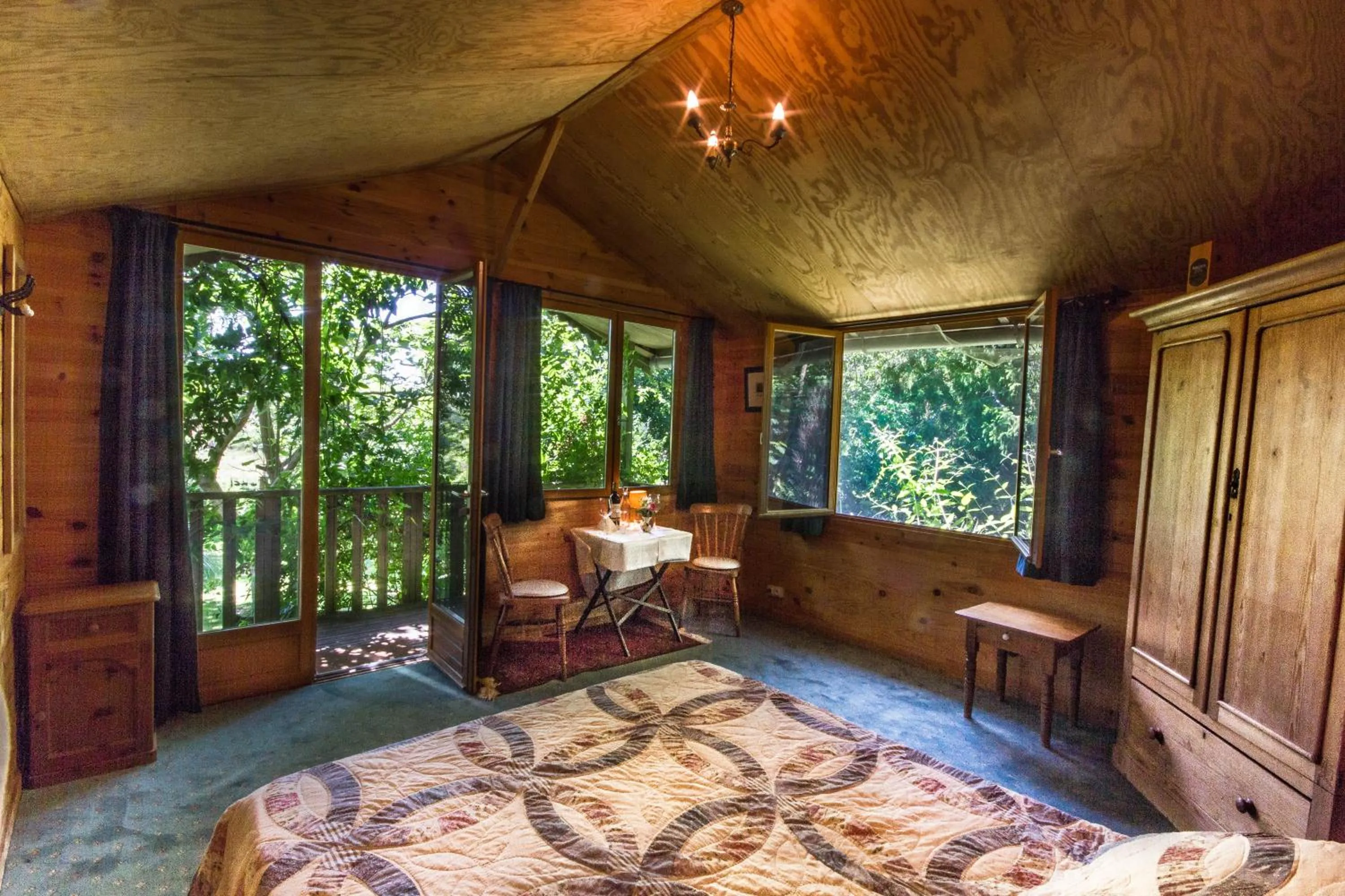 Photo of the whole room, Bed in Les Quatre Siècles