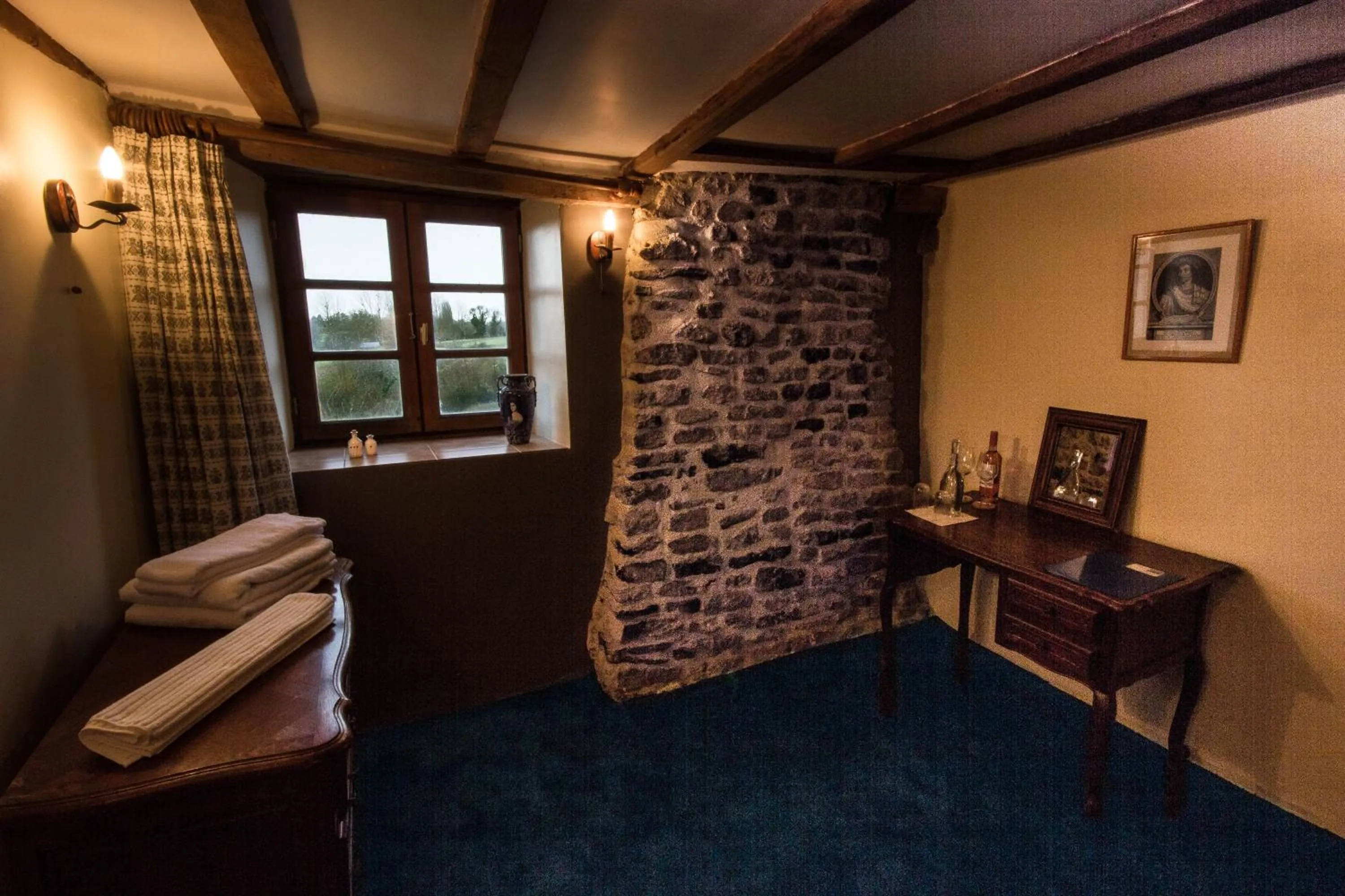 Decorative detail, Bed in Les Quatre Siècles