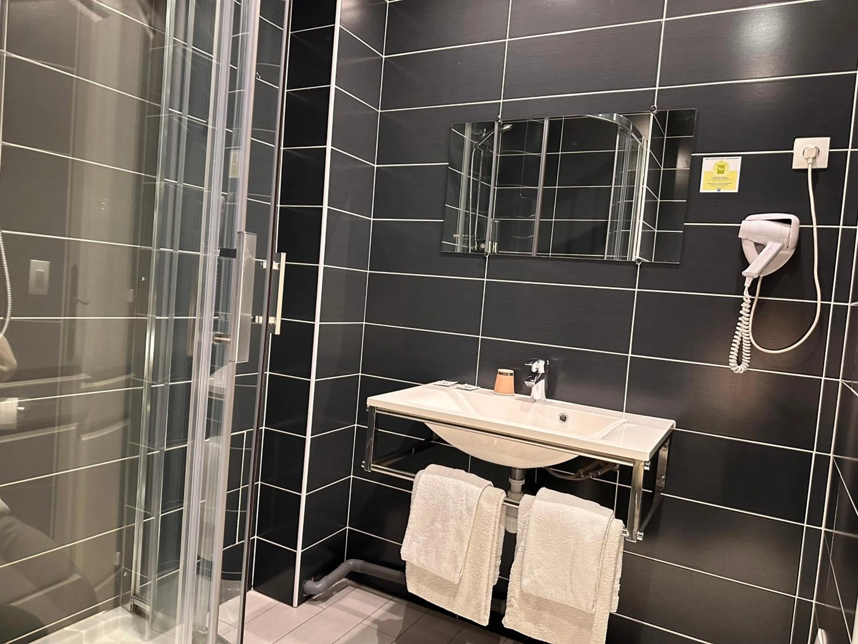 Bathroom in Hotel Berthelot