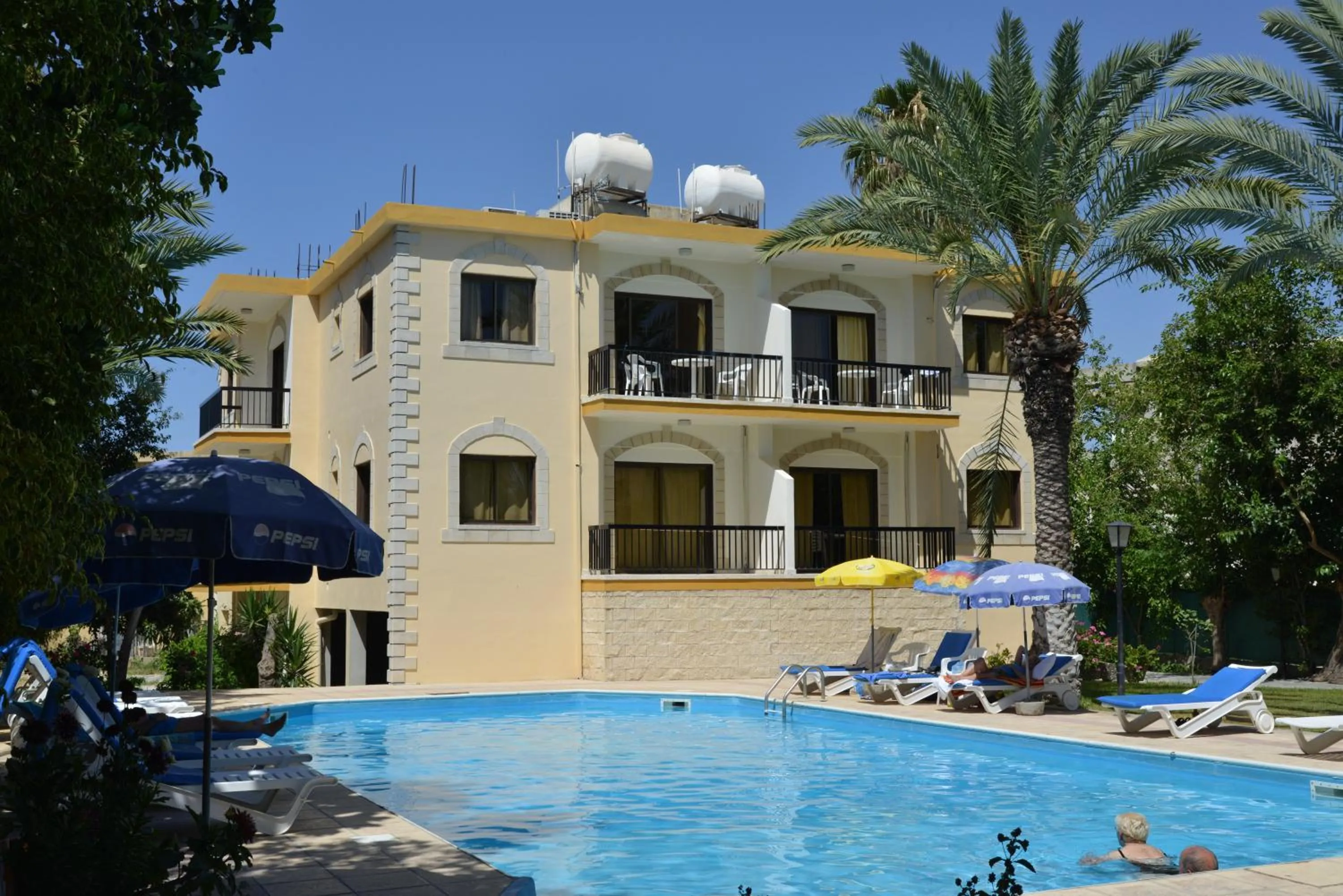 Swimming pool in Odysseas & Eleni Hotel Apartments