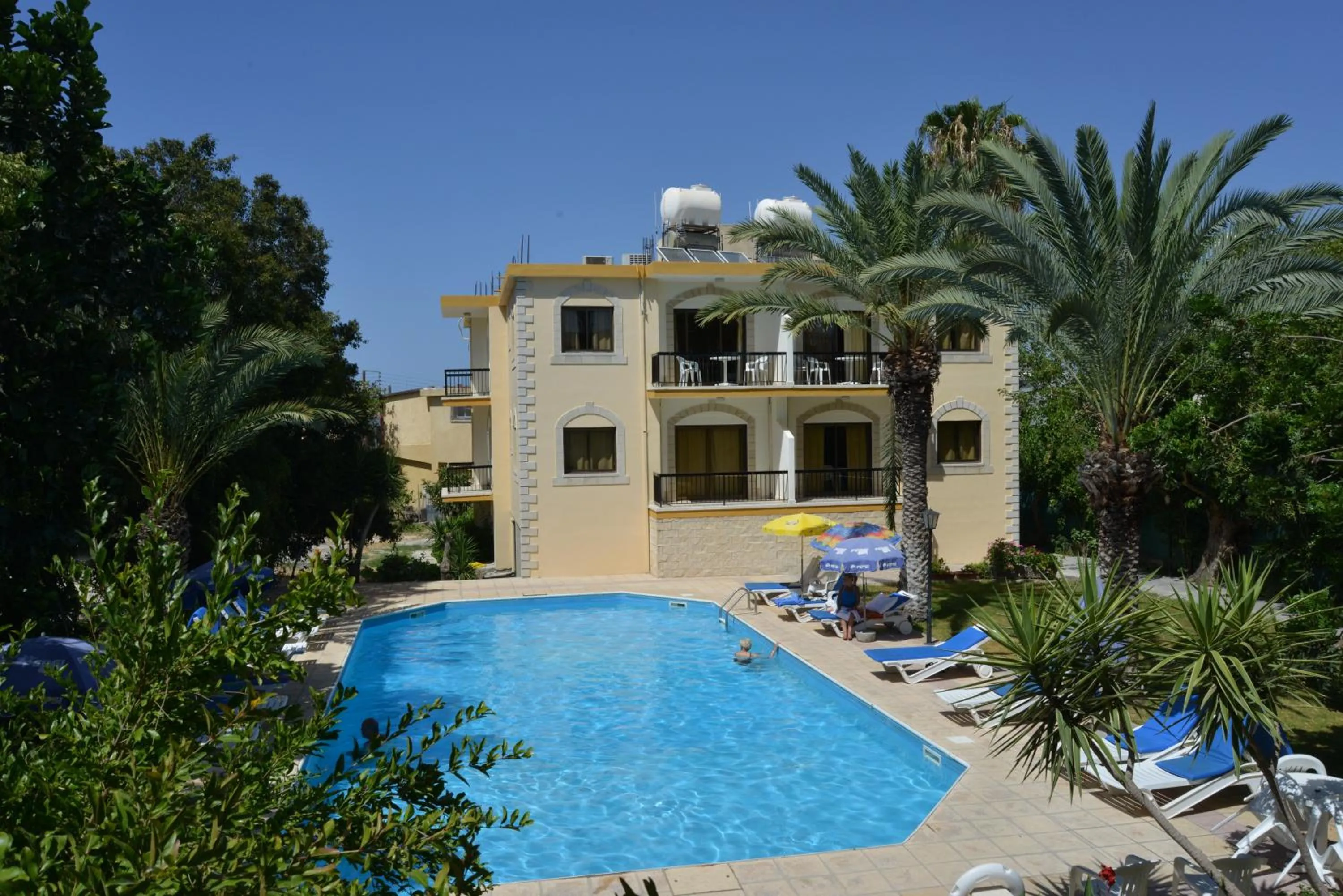 Swimming pool in Odysseas & Eleni Hotel Apartments