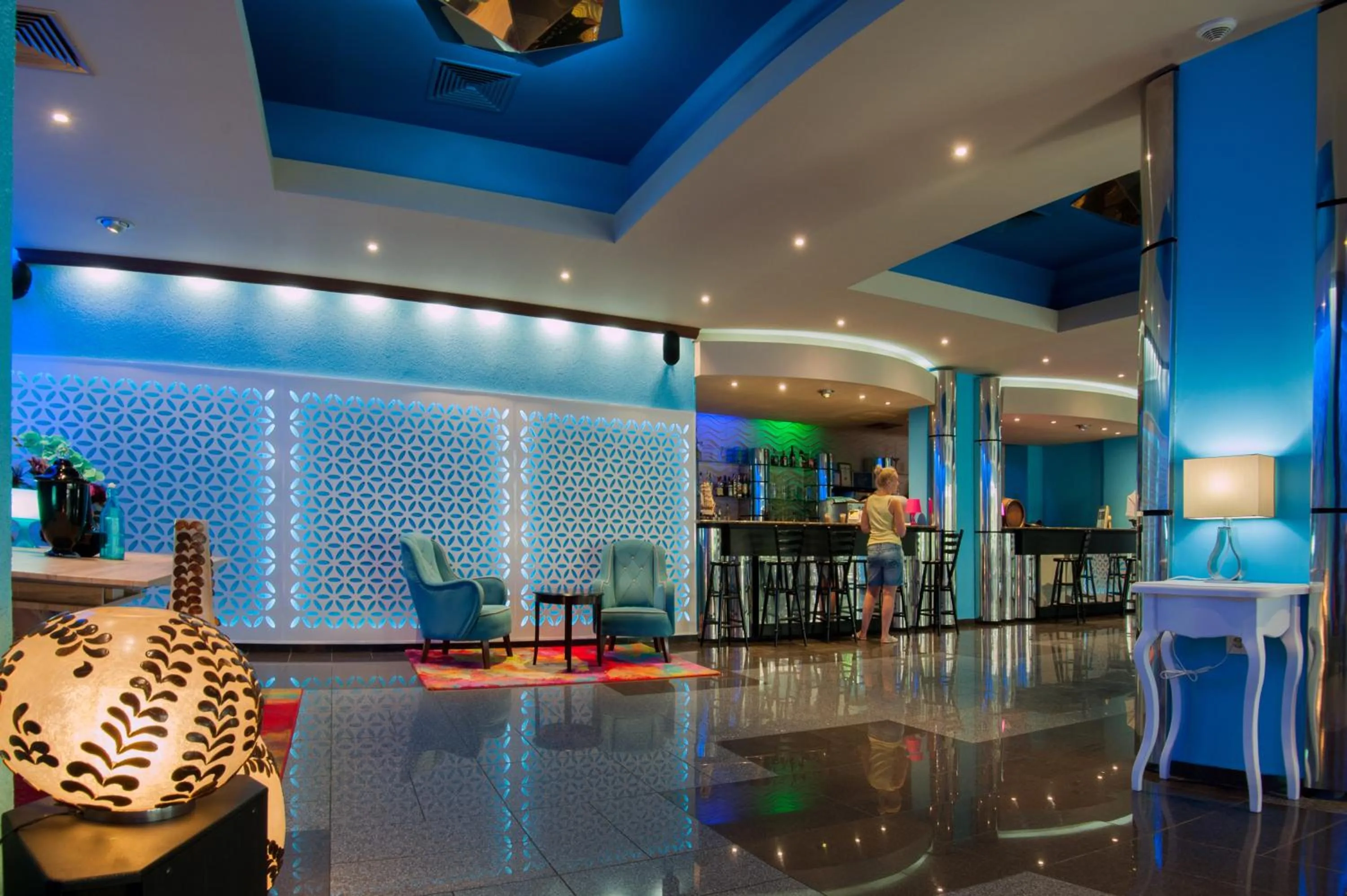 Evening entertainment in Mercury Hotel- All Inclusive