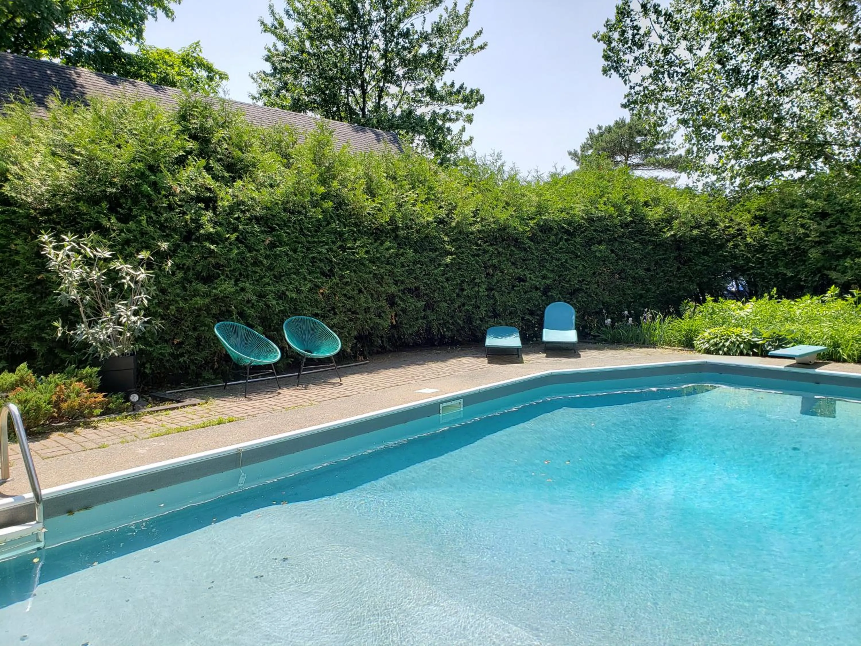 Swimming pool in Auberge du Vignoble Bromont