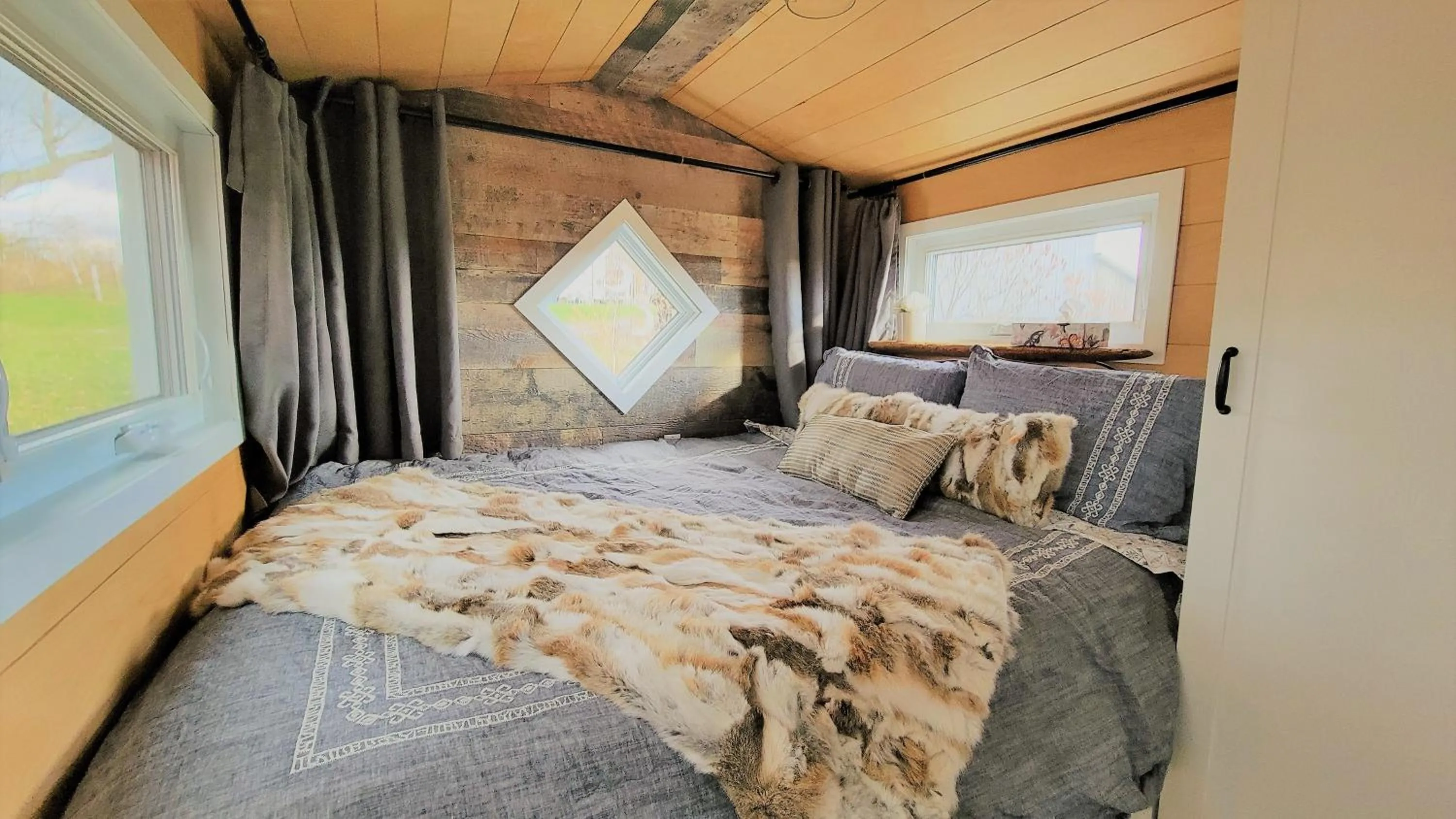 Bed in Auberge du Vignoble Bromont