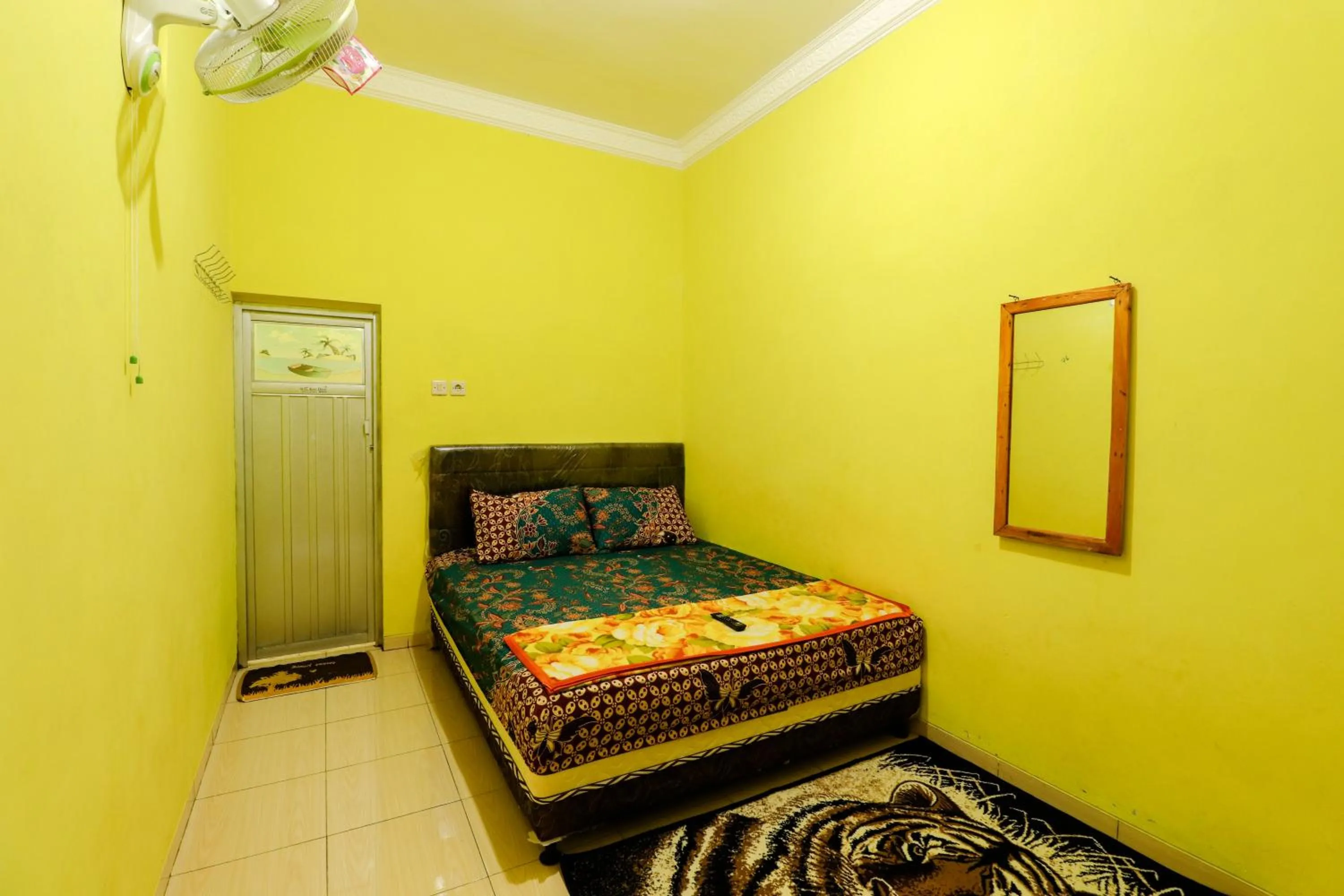 Photo of the whole room, Bed in Willy Homestay Borobudur