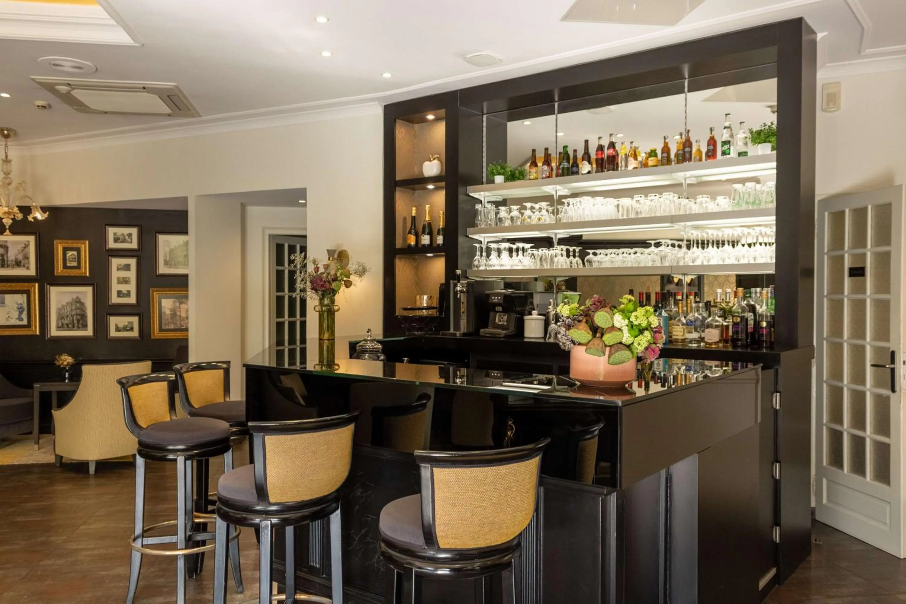 Lounge or bar in Best Western Plus Le Moderne