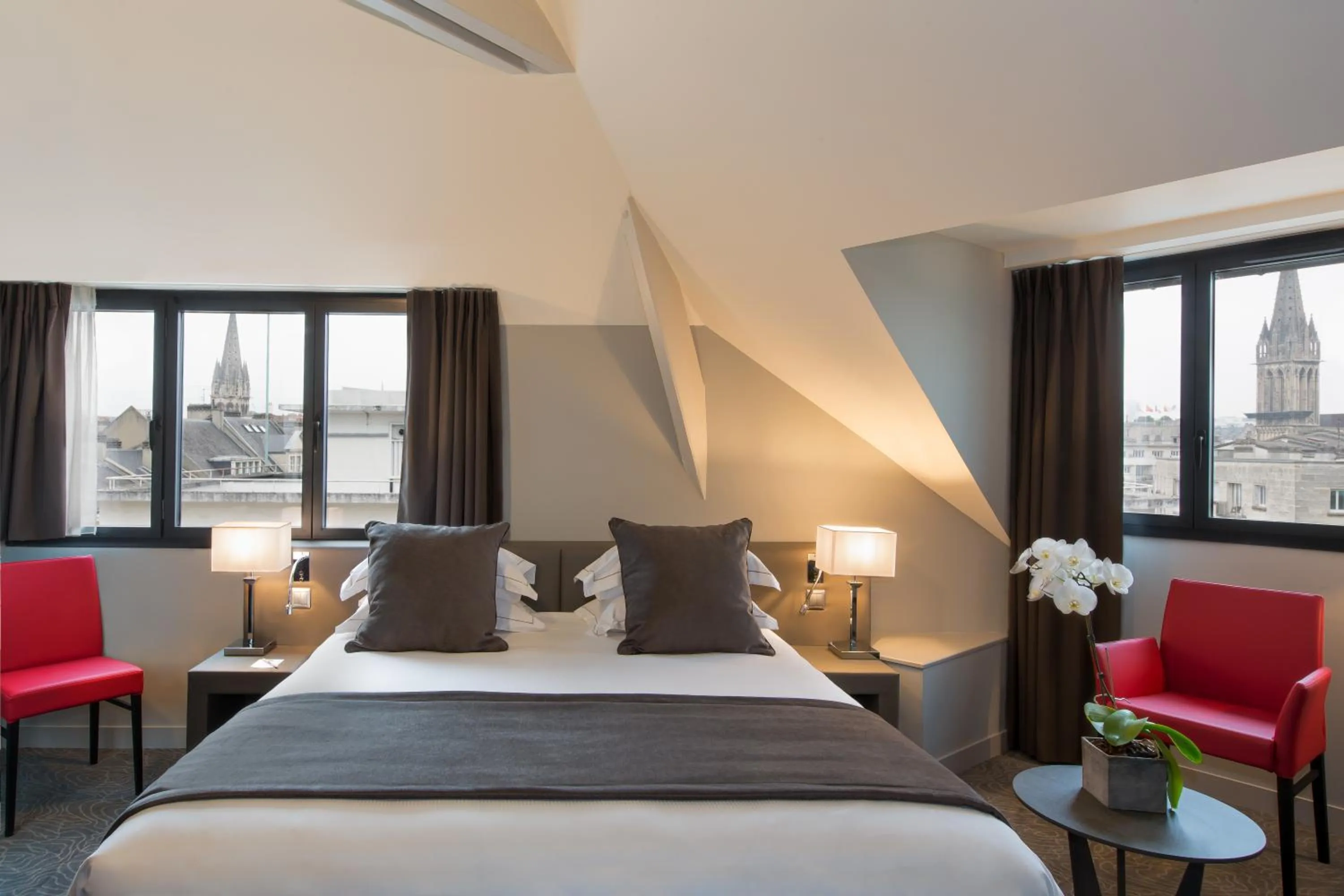 Bed in Best Western Plus Le Moderne