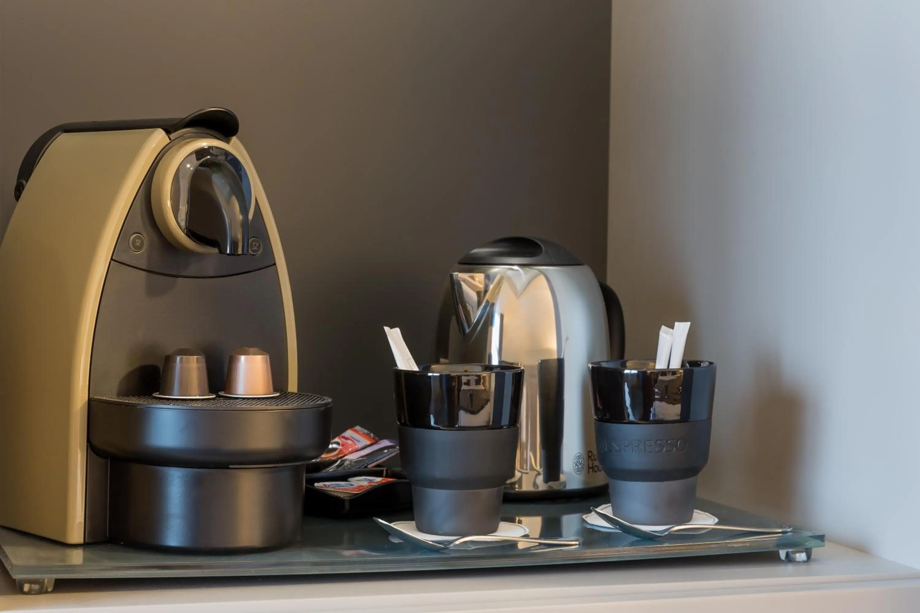 Coffee/tea facilities in Best Western Plus Le Moderne
