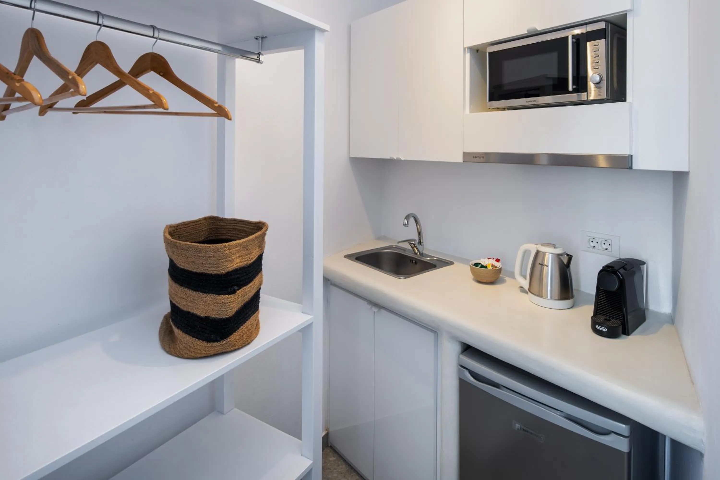 Coffee/tea facilities in Seven Suites