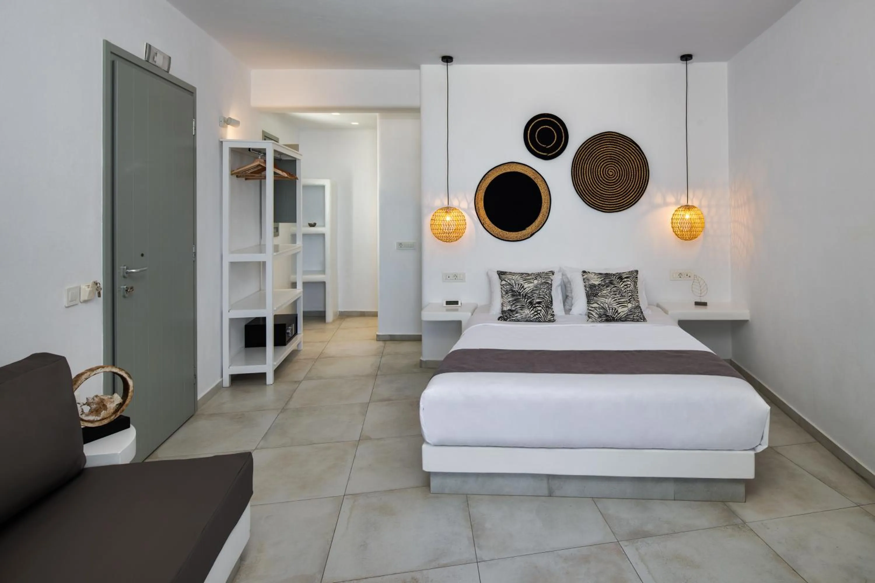 Photo of the whole room, Bed in Seven Suites