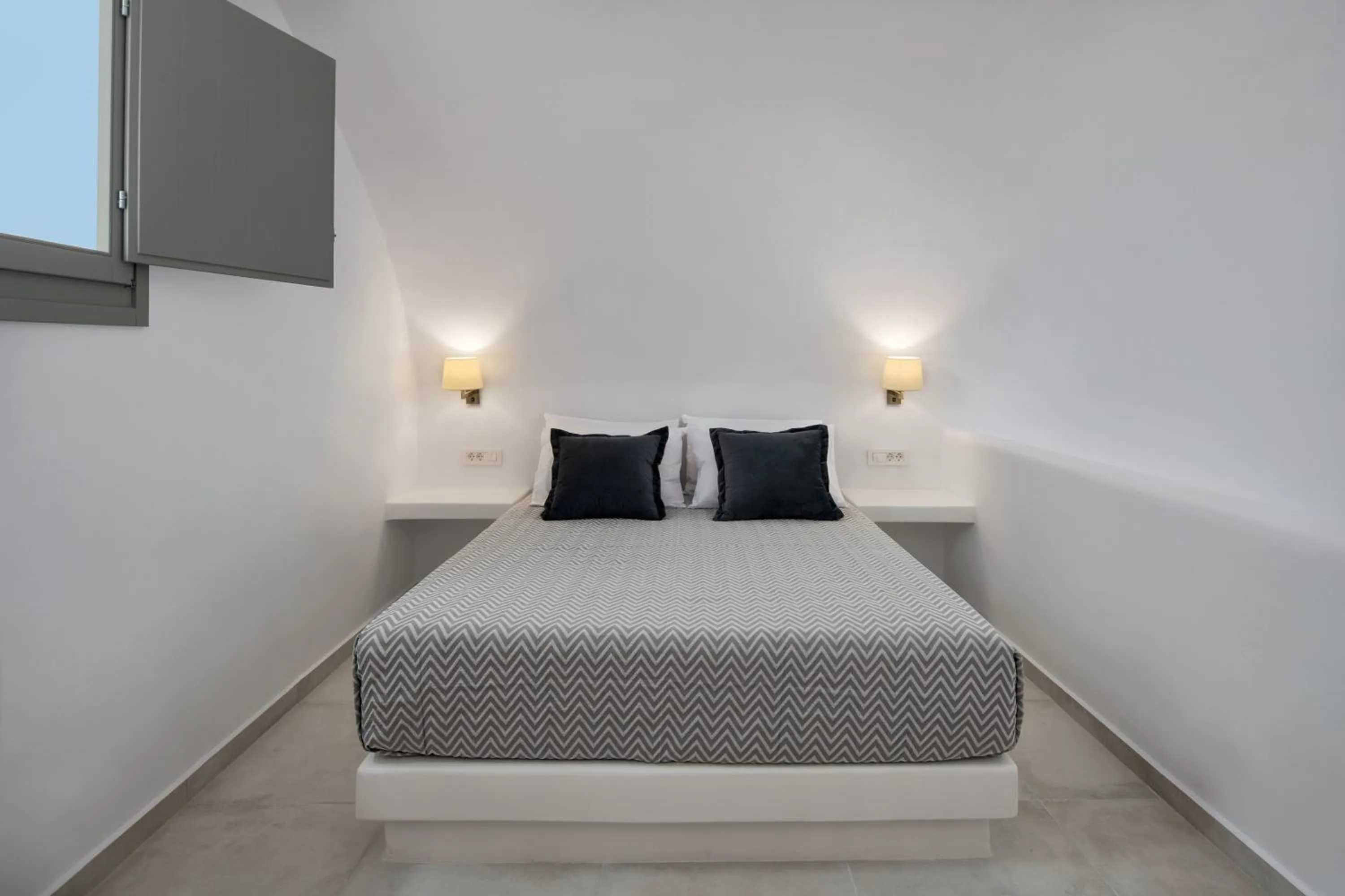 Bedroom, Bed in Seven Suites