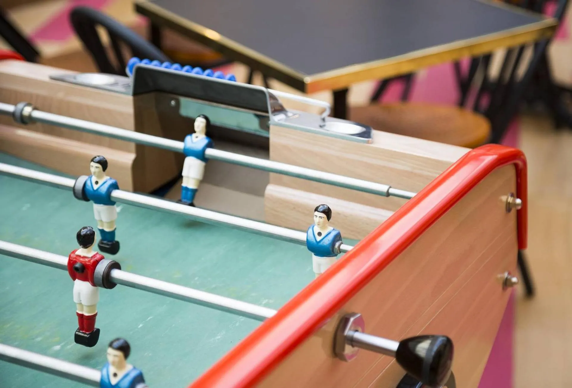 Entertainment in Hotel Izzy