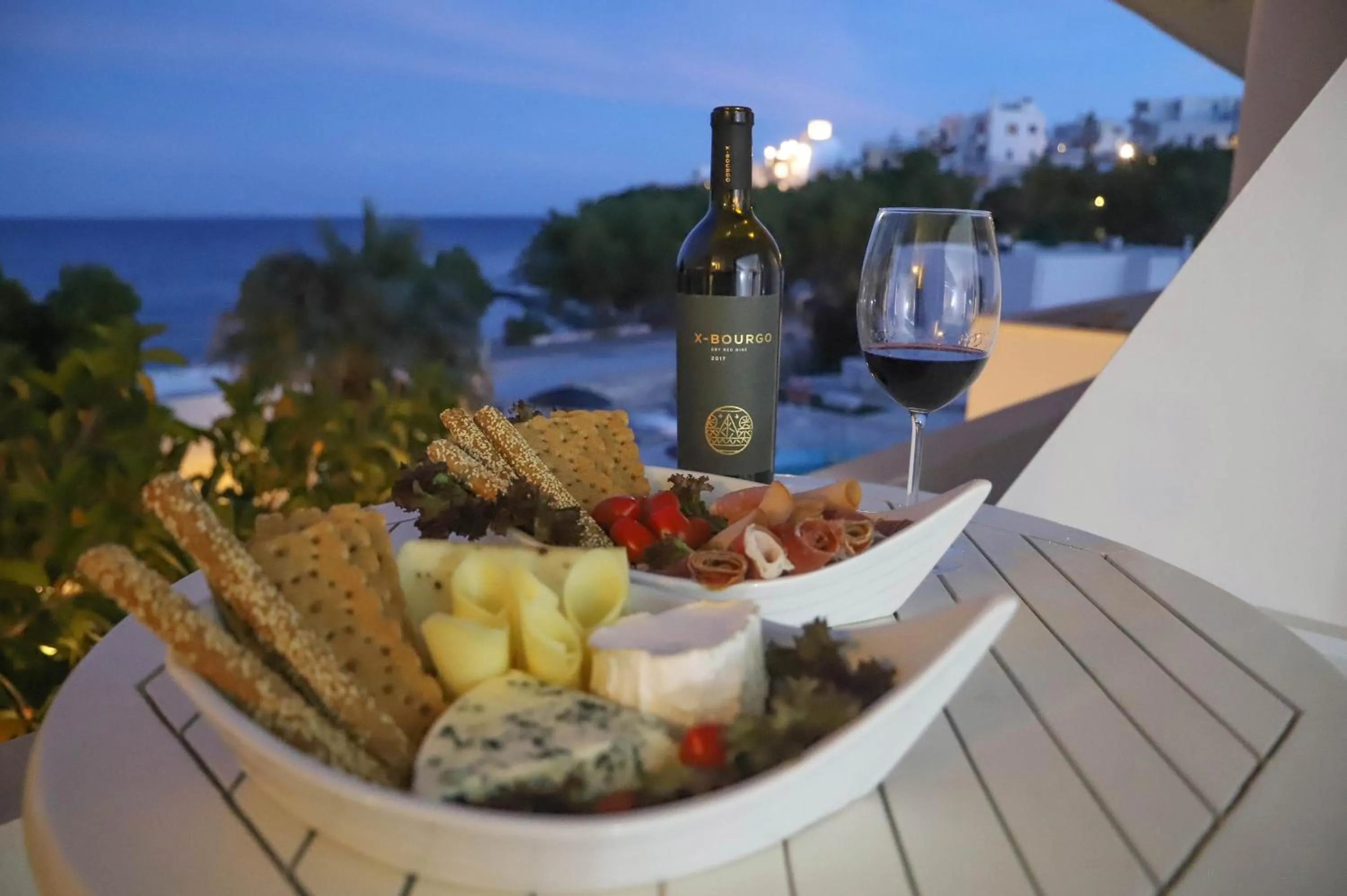 Food and drinks in Aeolos Bay Tinos