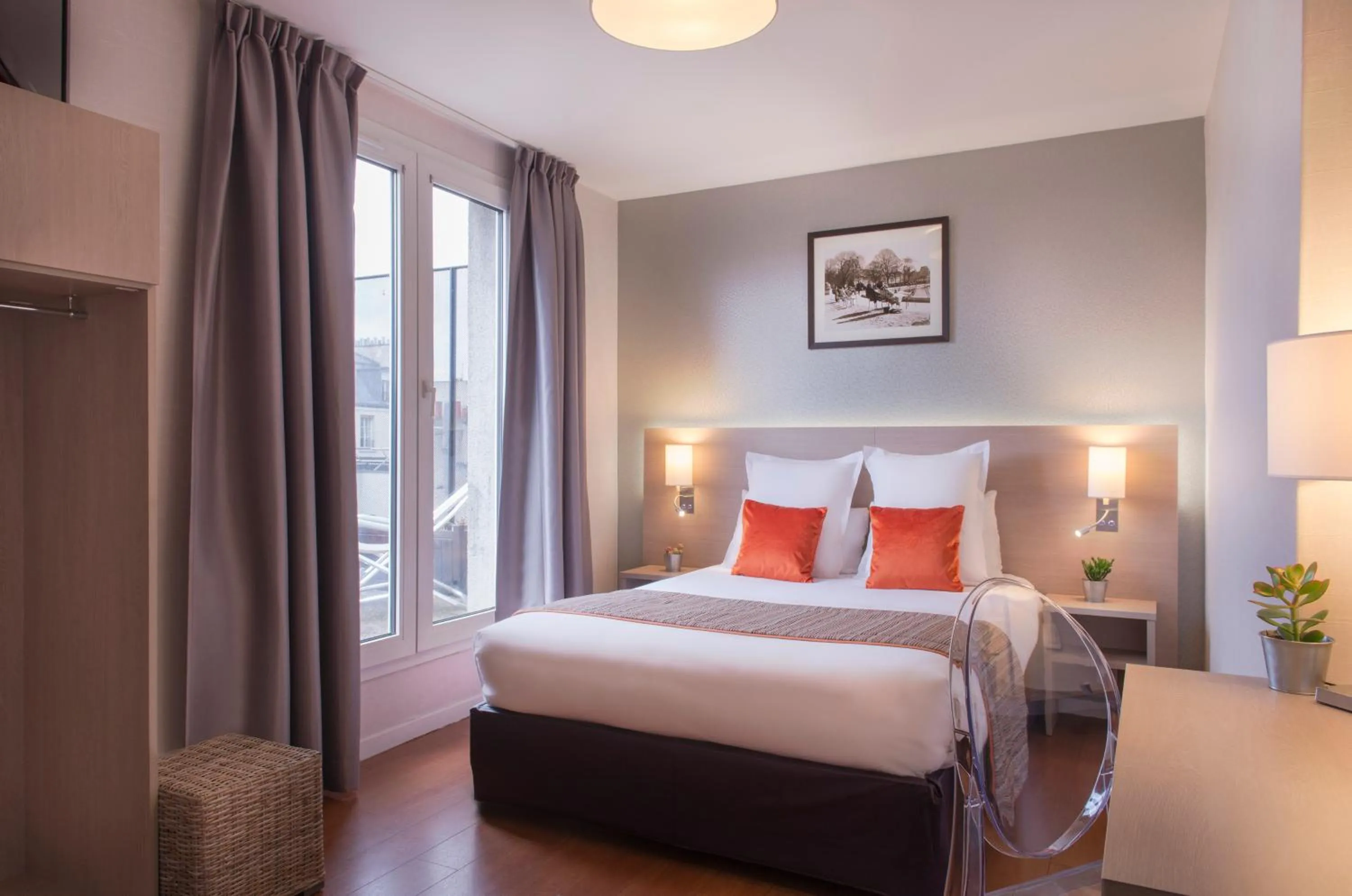 Photo of the whole room, Bed in Dièse Hôtel Bastille