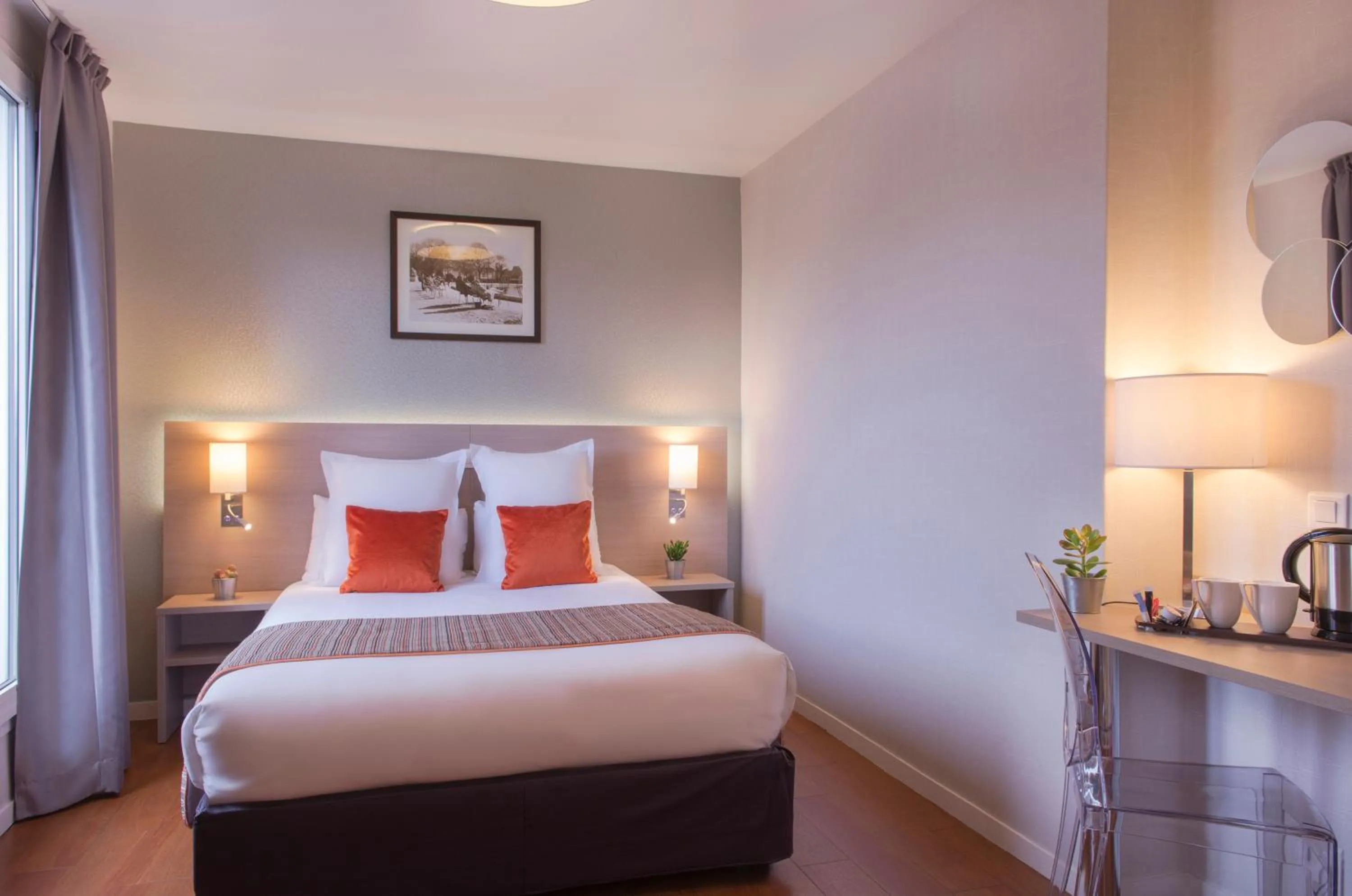 Coffee/tea facilities, Bed in Dièse Hôtel Bastille