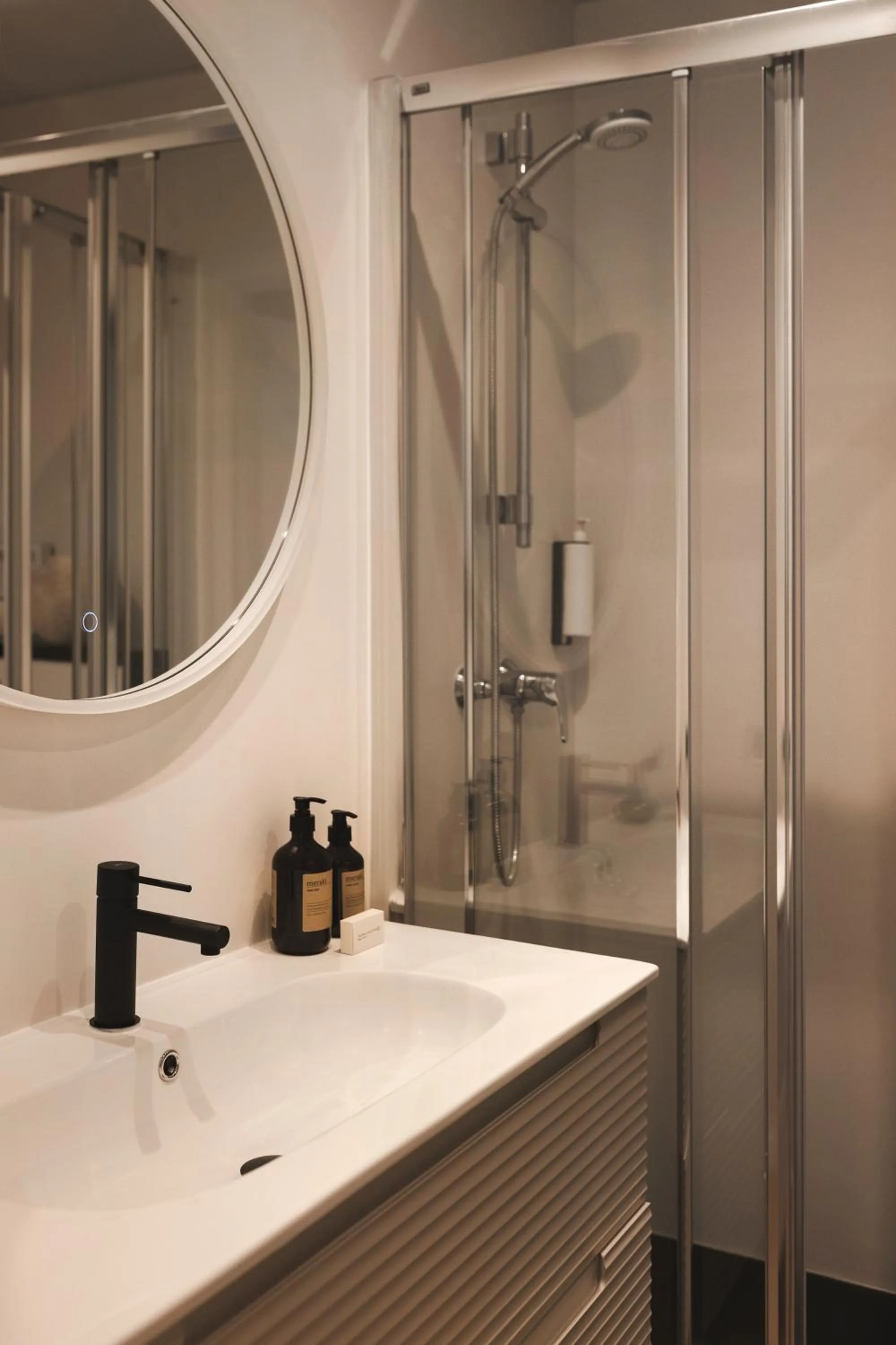 Shower in C211 Barcelona - Simaba Group