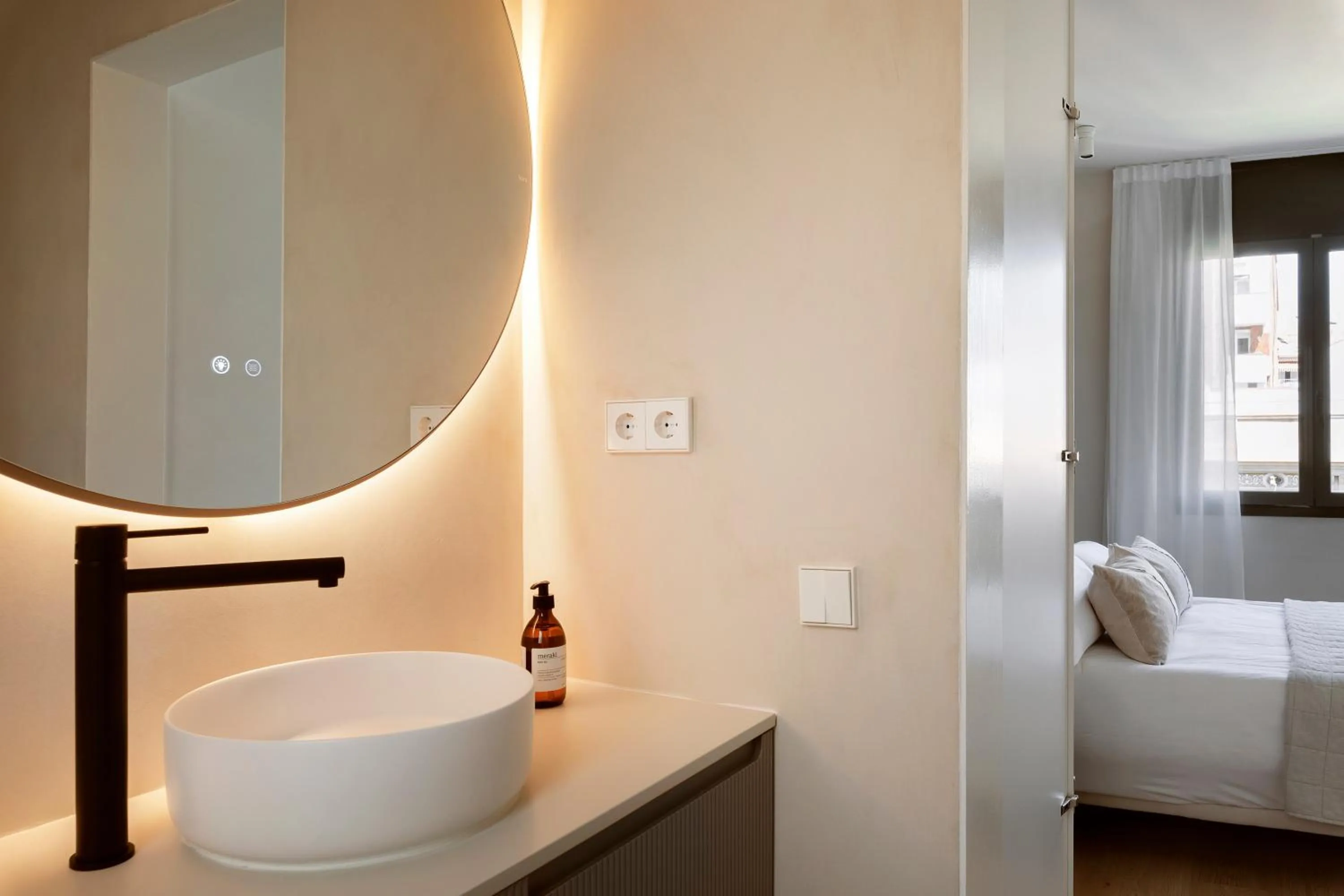 Bathroom, Bed in C211 Barcelona - Simaba Group