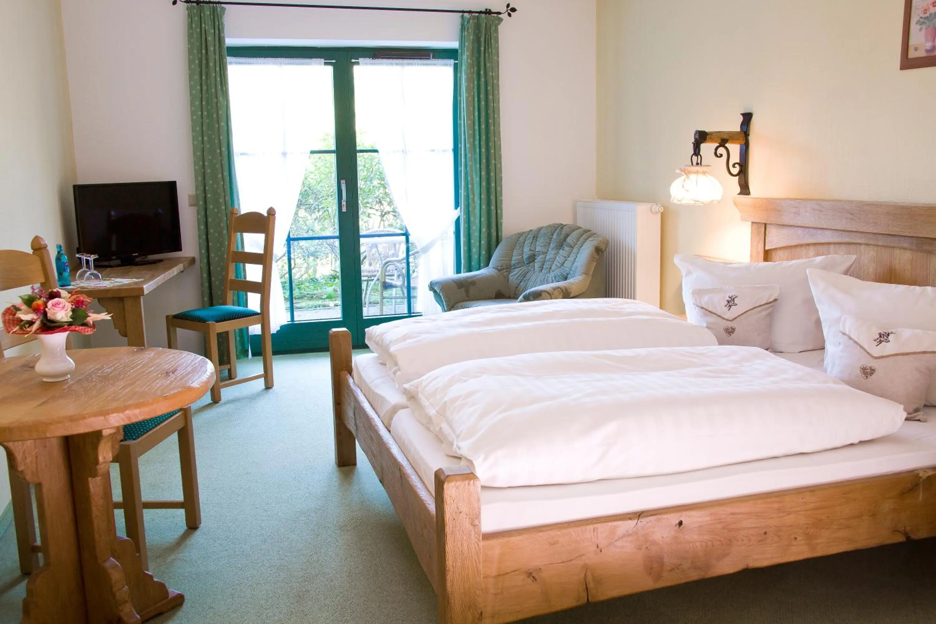 Photo of the whole room, Bed in Forsthaus Luchsenburg