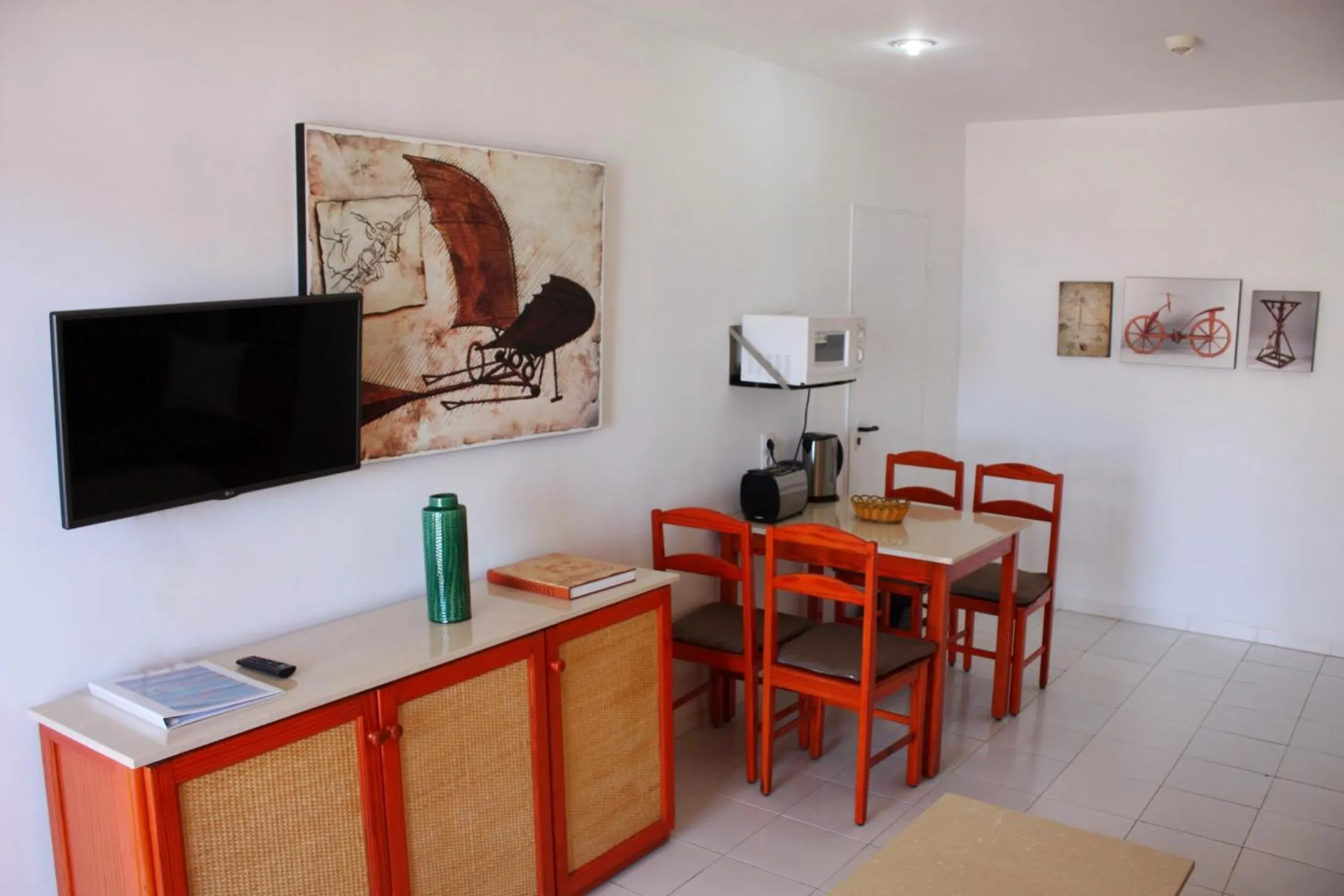 TV and multimedia in Cura Sol