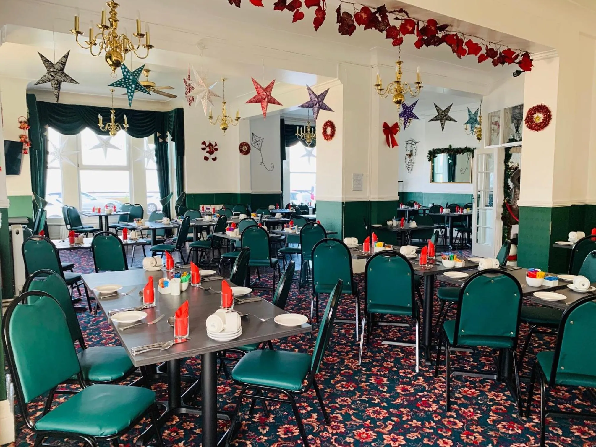 Restaurant/places to eat in Four Oaks Hotel