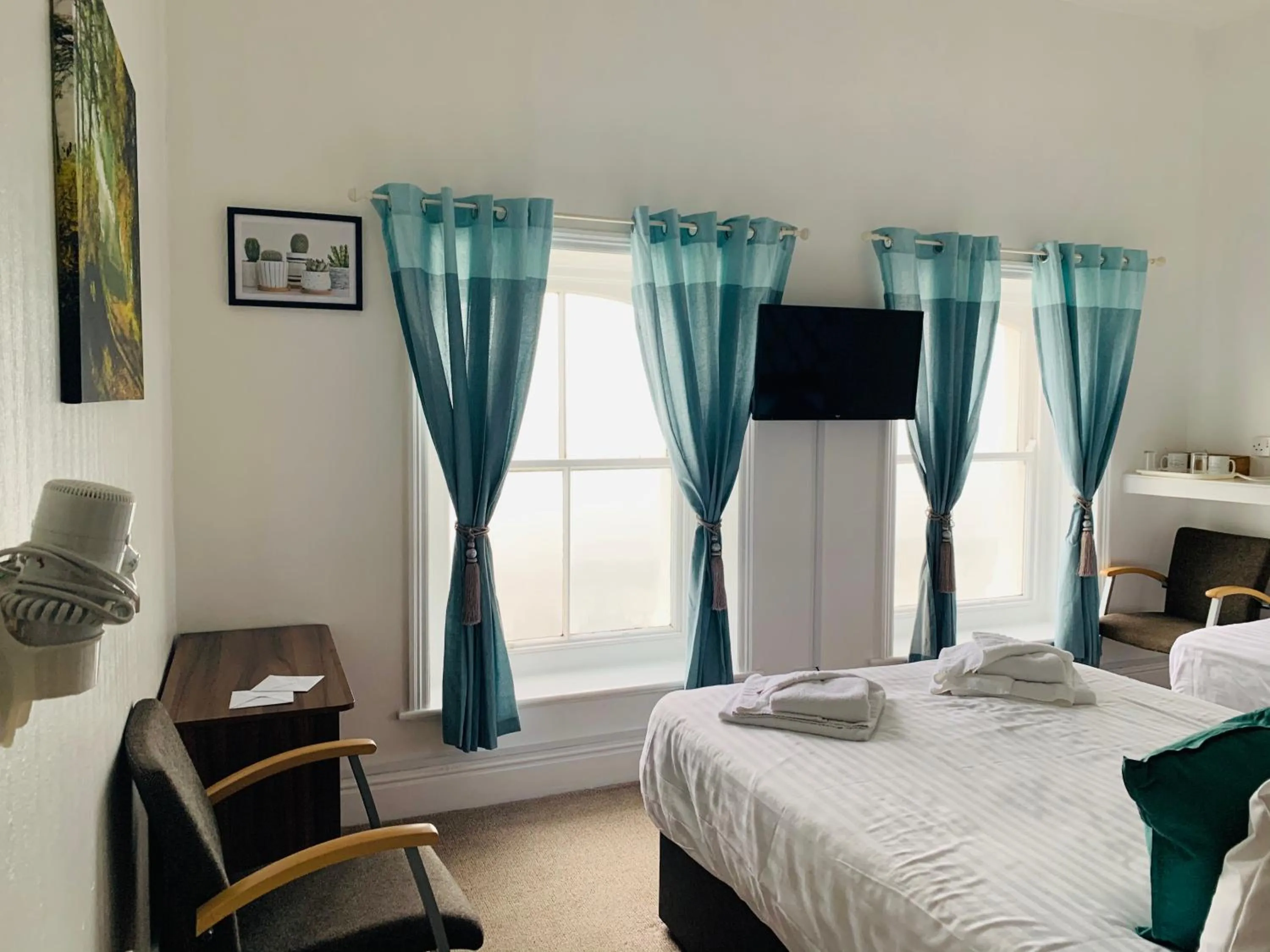 Bed in Four Oaks Hotel