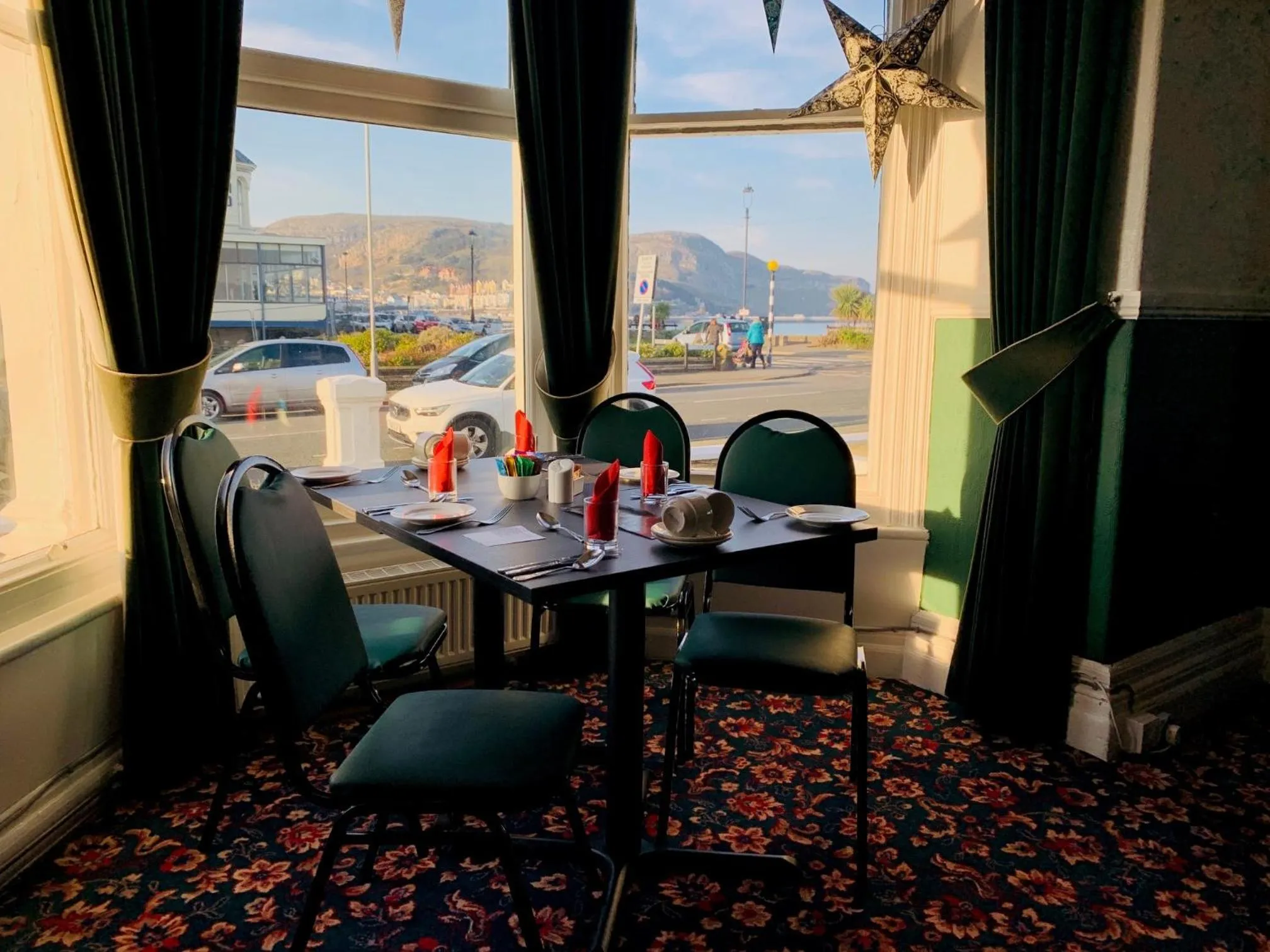Dining area in Four Oaks Hotel