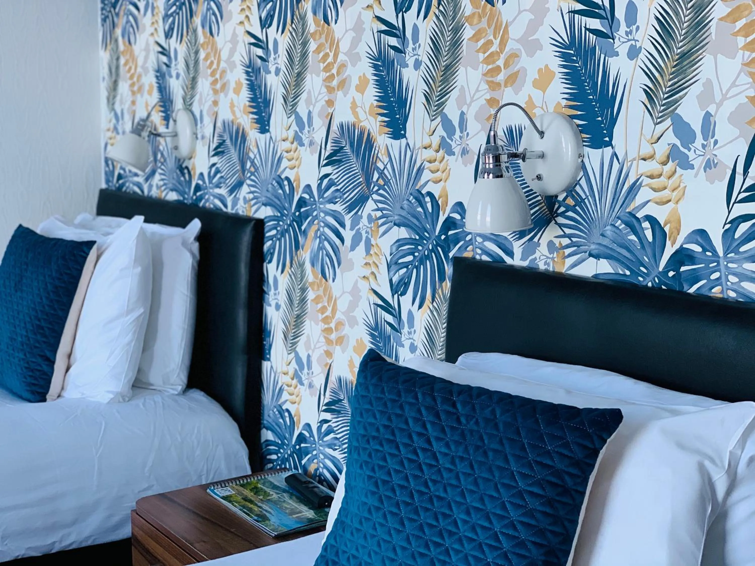 Bed in Four Oaks Hotel