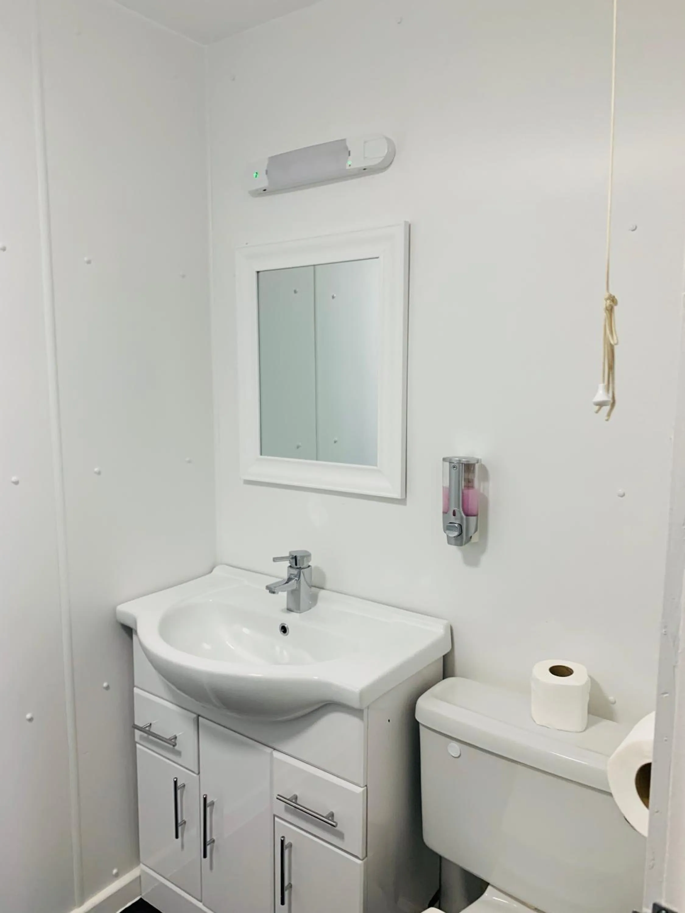 Bathroom in Four Oaks Hotel