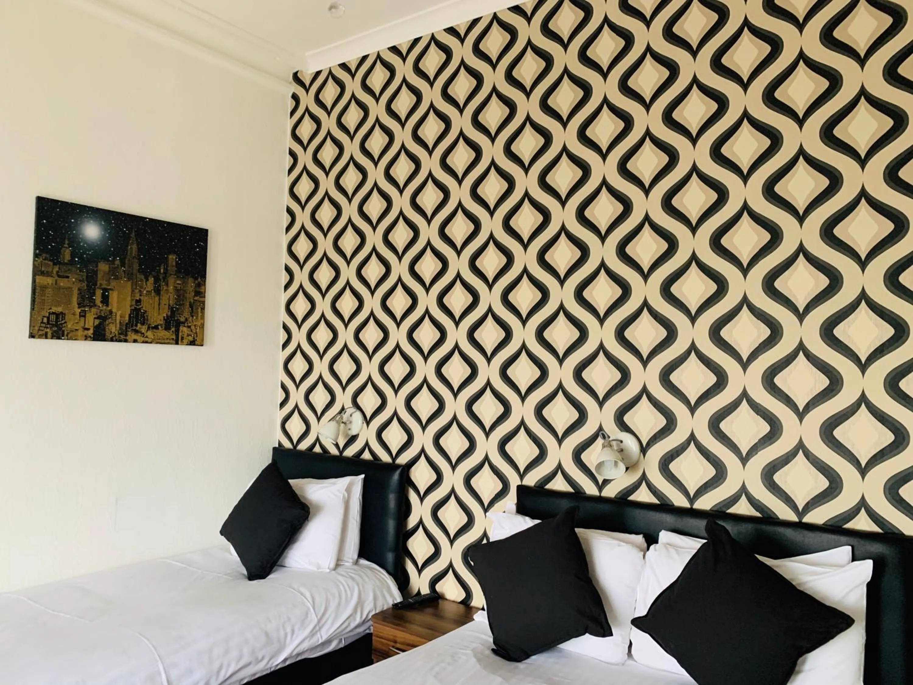 Bed in Four Oaks Hotel