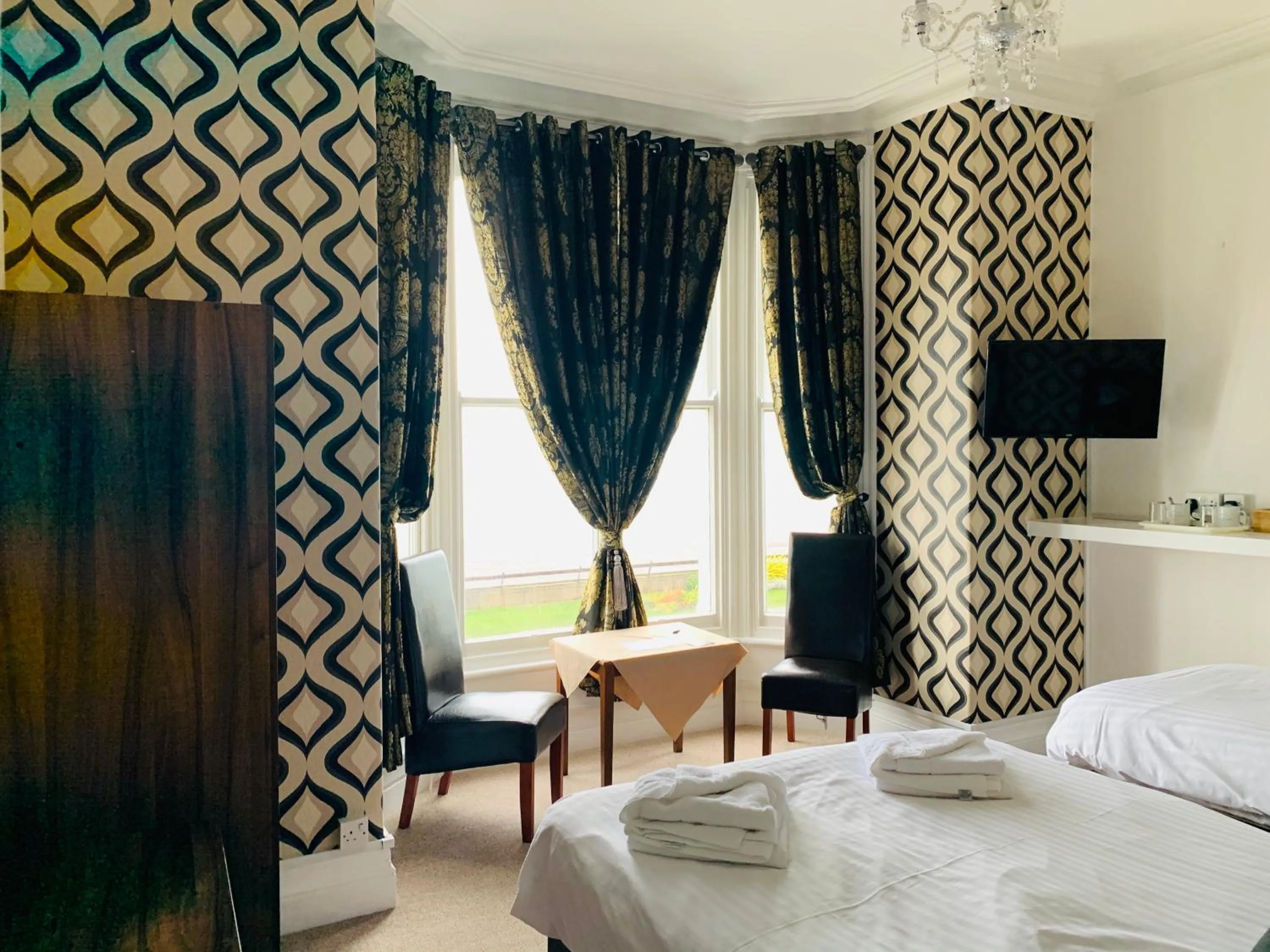 Bed in Four Oaks Hotel