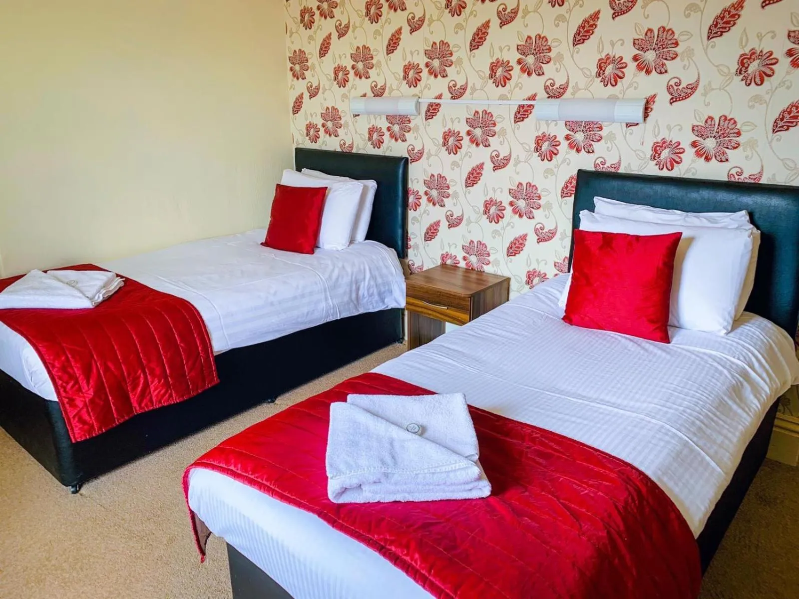 Bed in Four Oaks Hotel