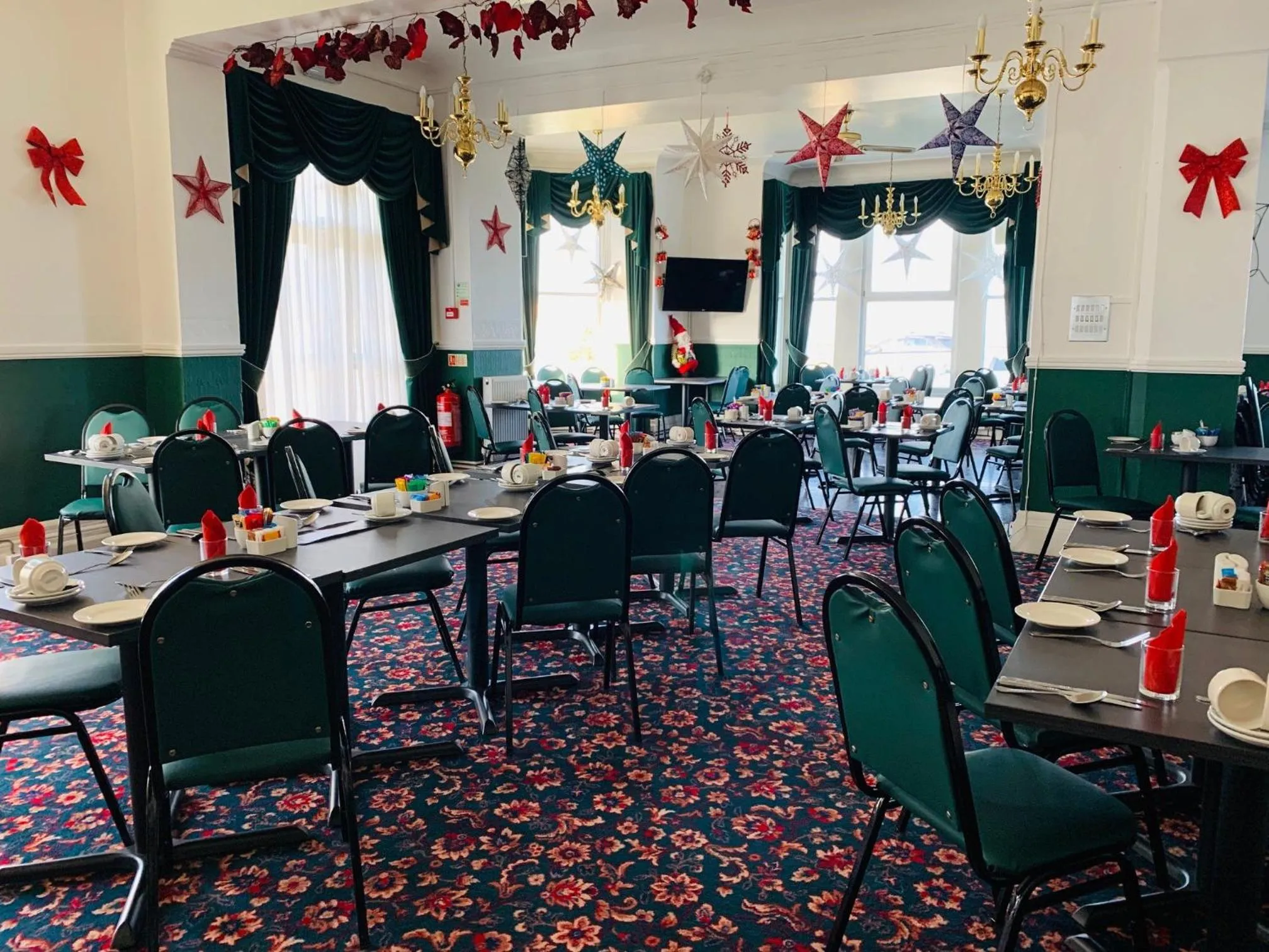 Restaurant/places to eat in Four Oaks Hotel