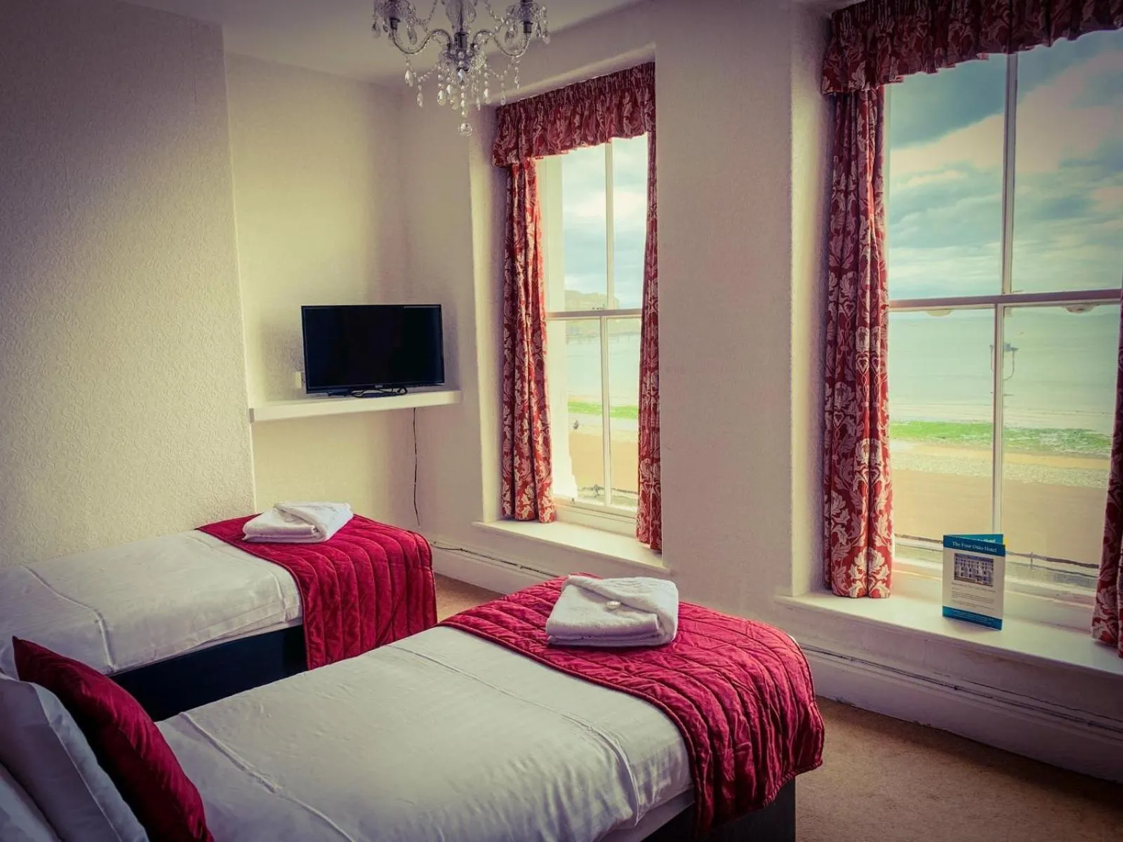 Bed in Four Oaks Hotel