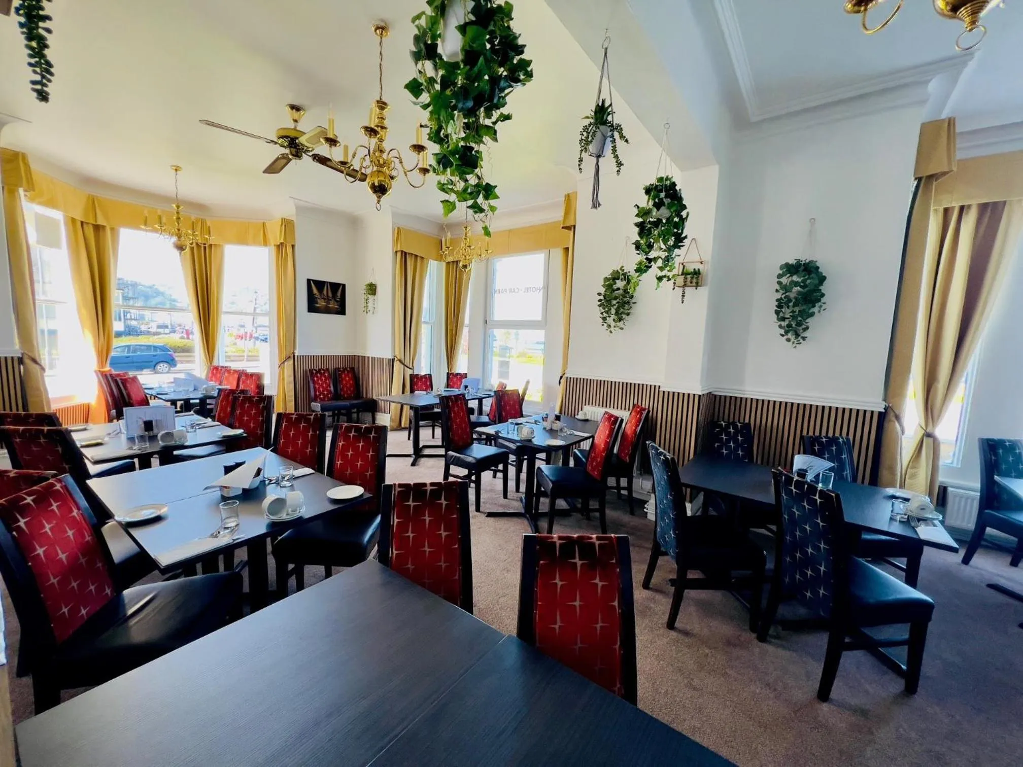 Restaurant/places to eat in Four Oaks Hotel