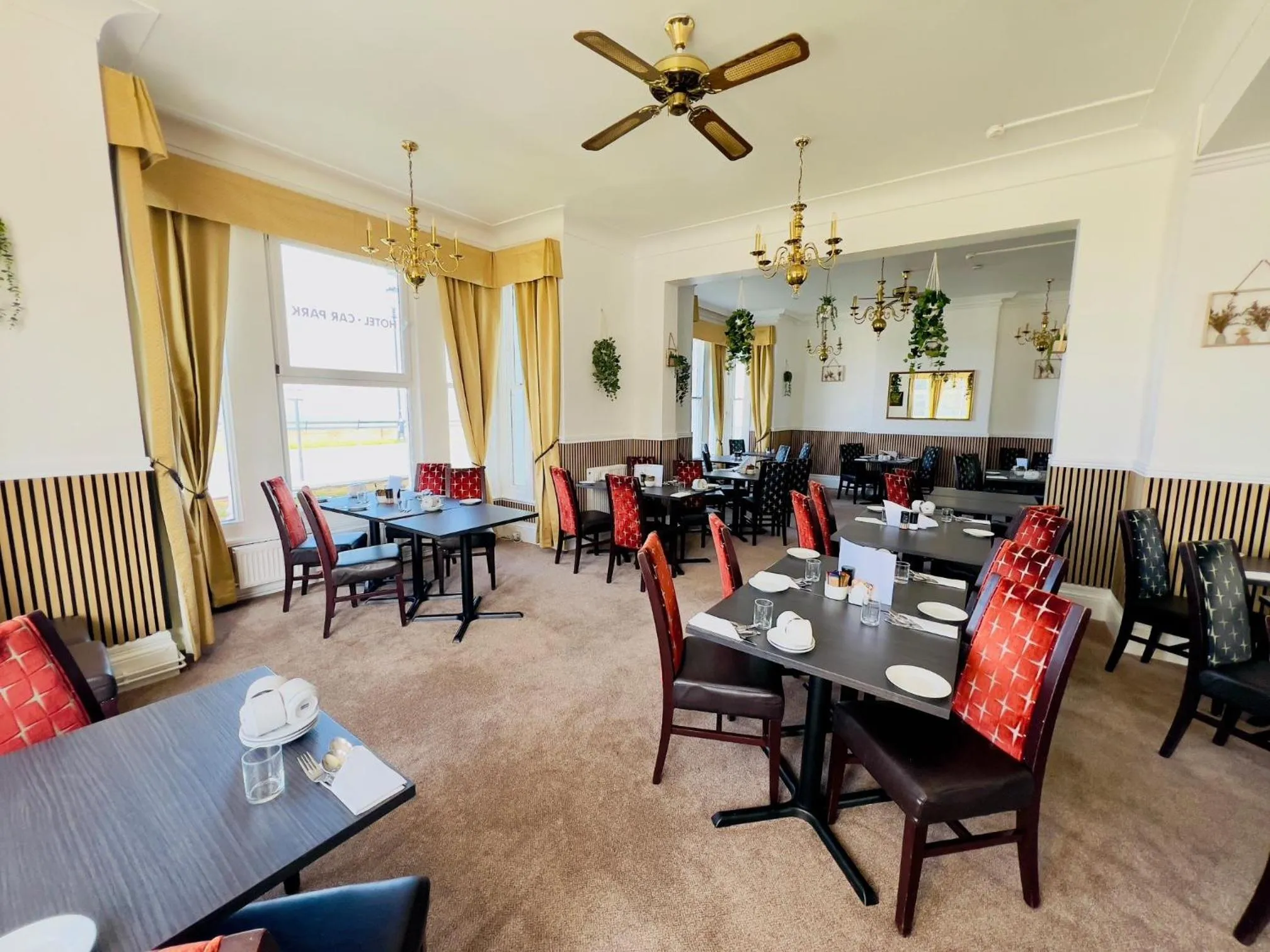 Restaurant/places to eat in Four Oaks Hotel