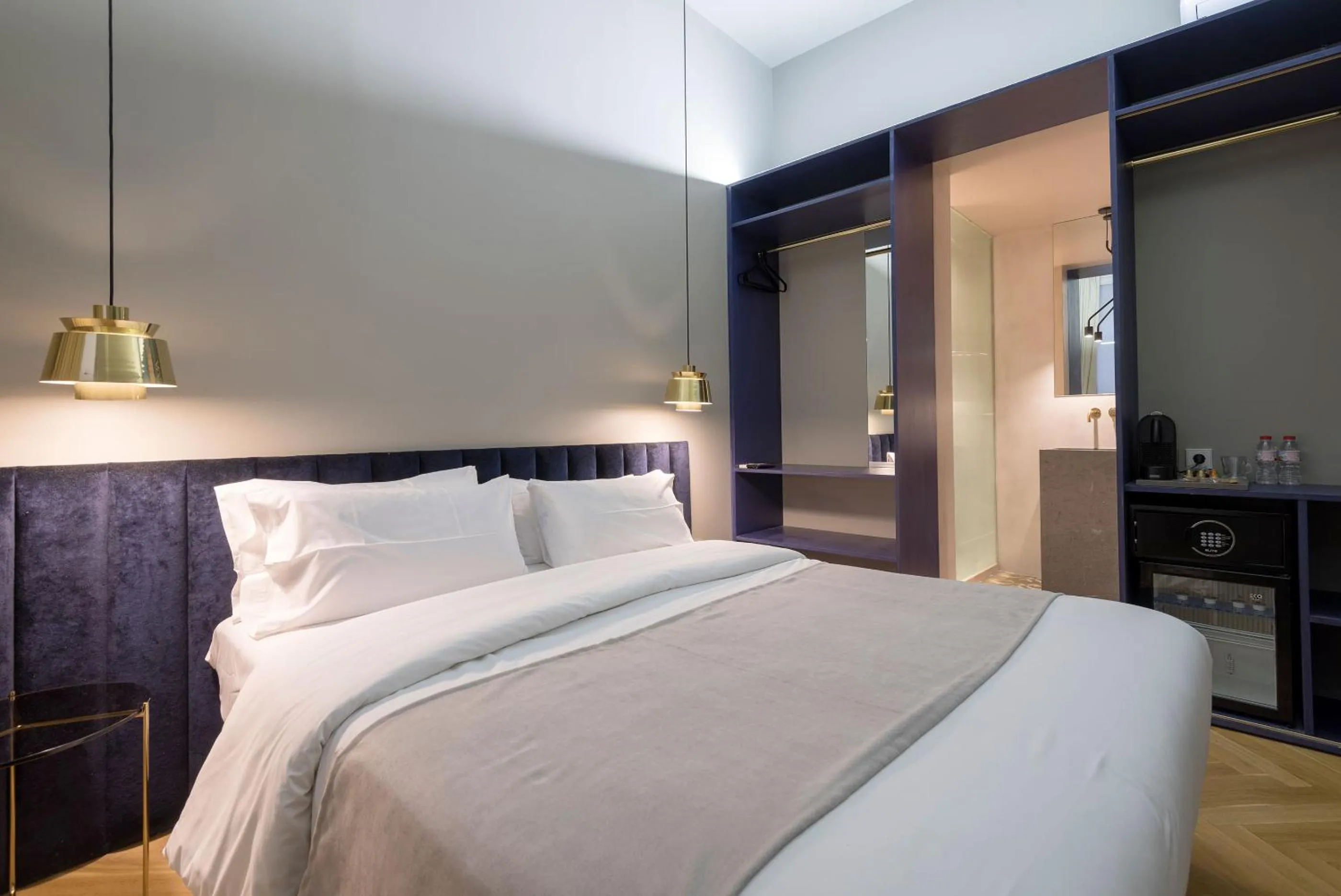 Shower, Bed in BUHO Boutique Rooms