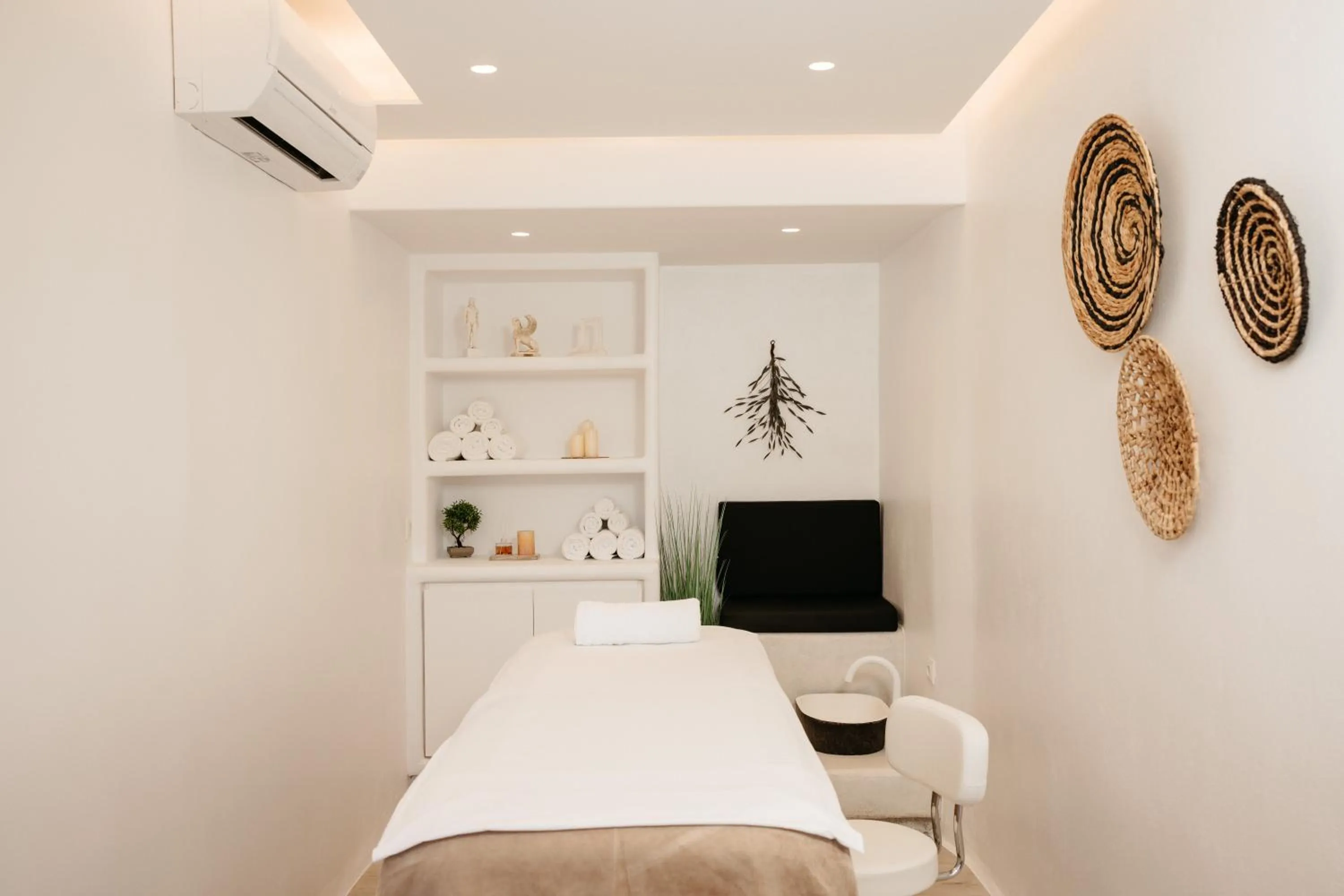 Massage, Bed in Kouros Art Hotel - Designed for Adults