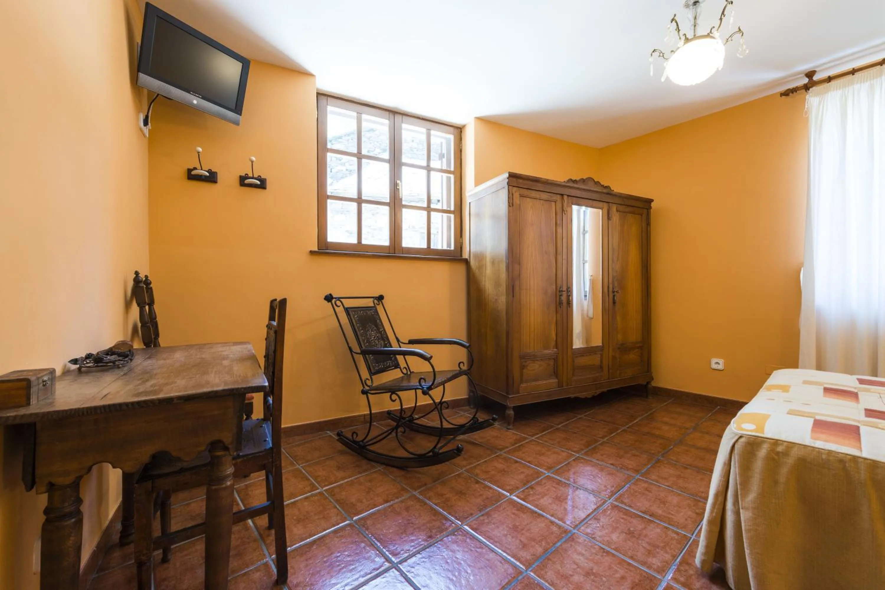 Photo of the whole room in Hotel Rural Valle de Ancares