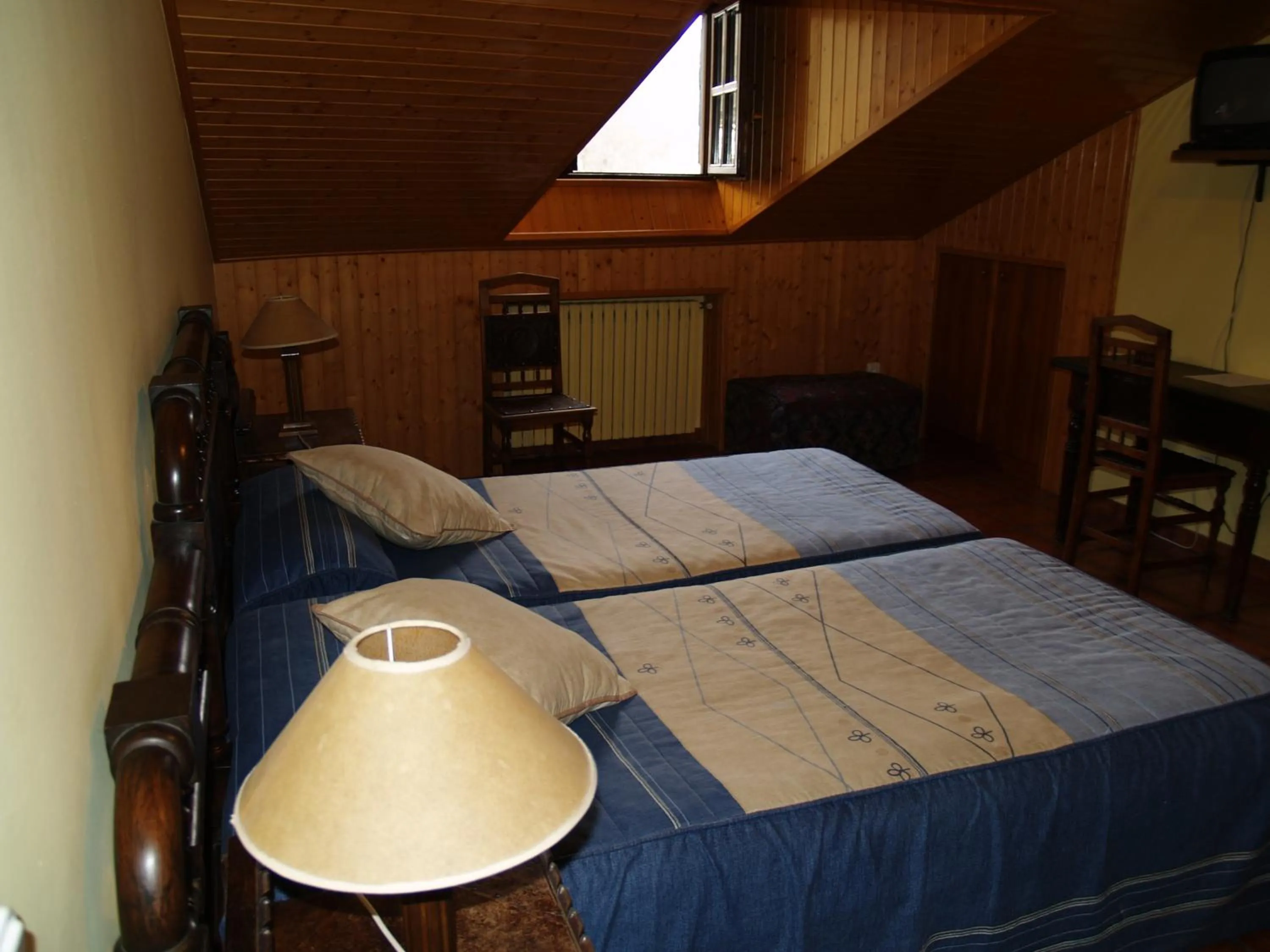 Bedroom, Bed in Hotel Rural Valle de Ancares