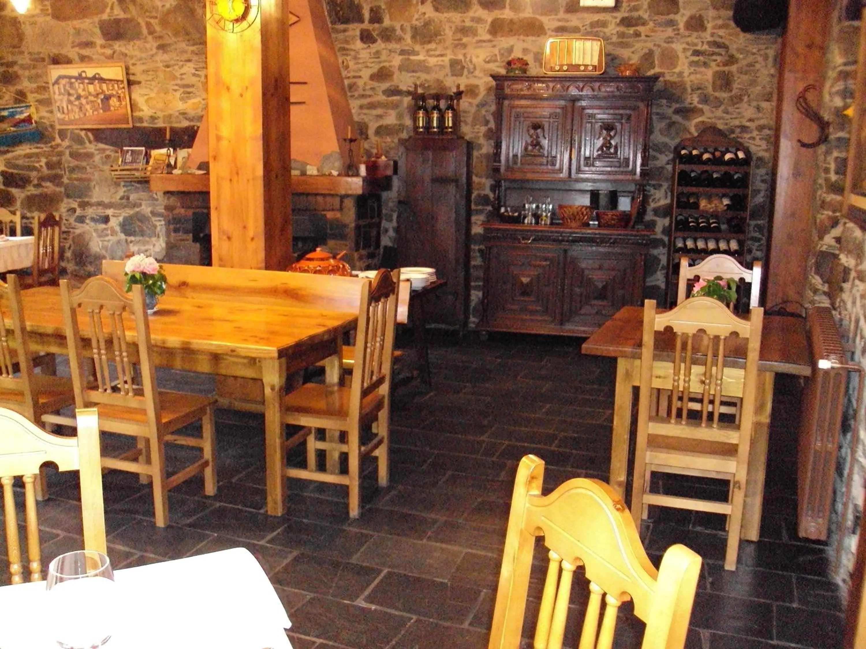 Restaurant/places to eat in Hotel Rural Valle de Ancares