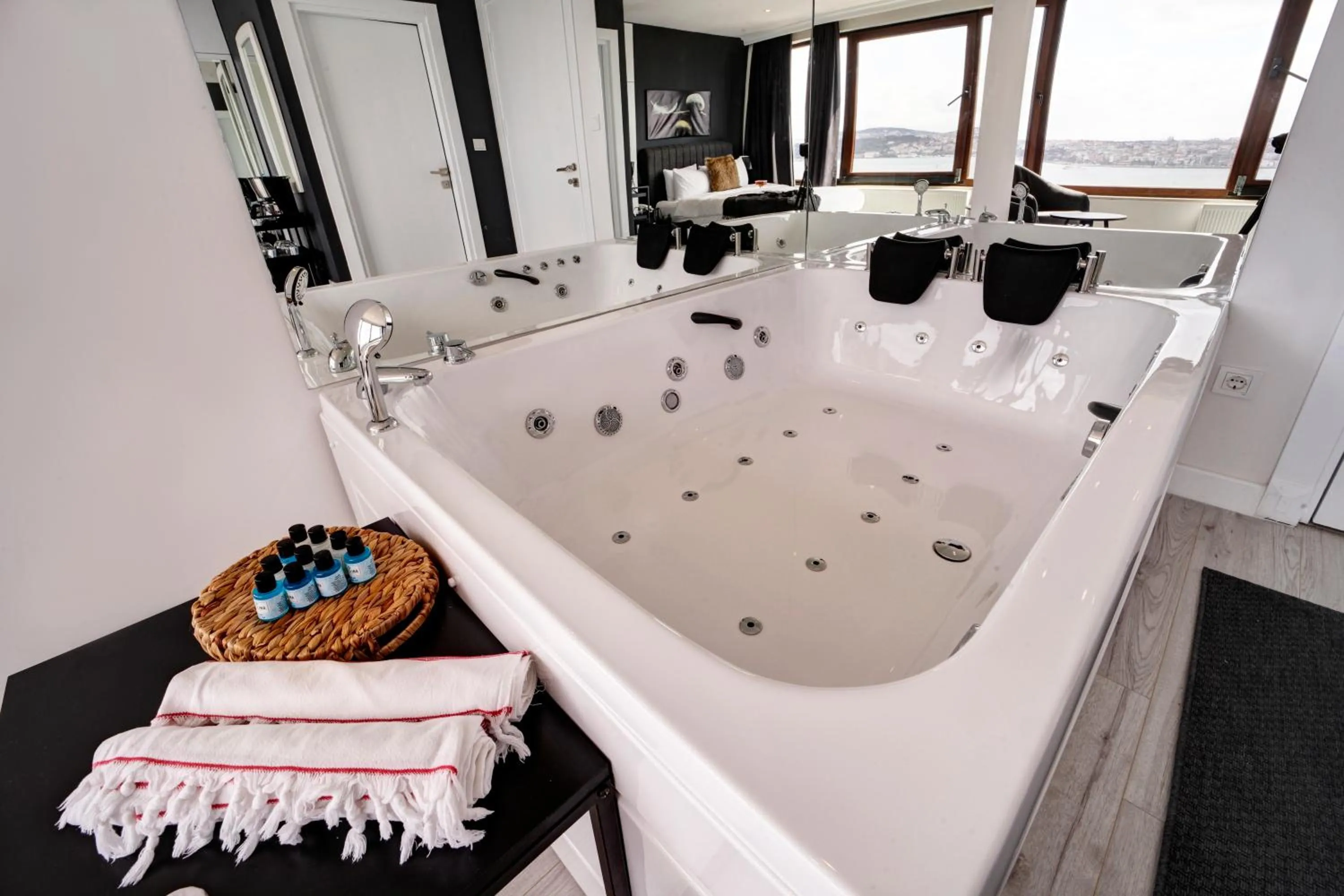Bath in Etiz Hotels Bosphorus