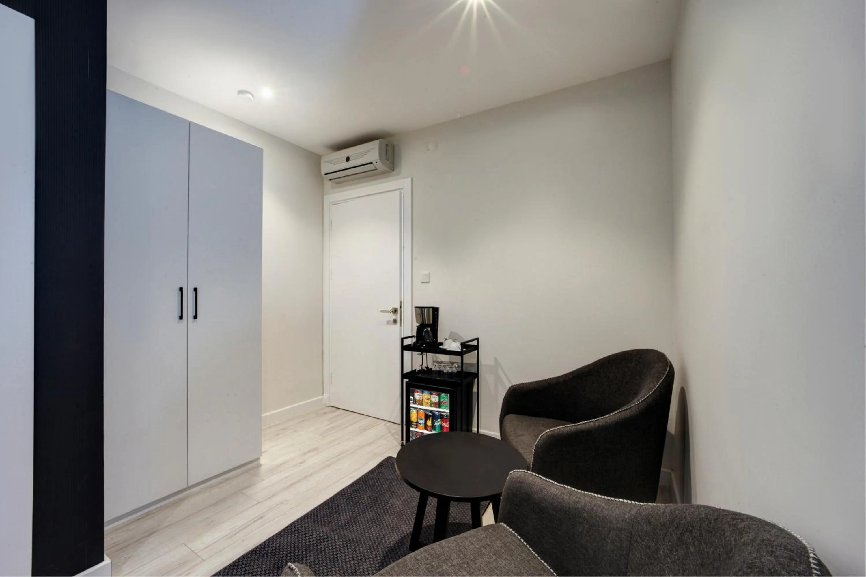 wardrobe in Etiz Hotels Bosphorus