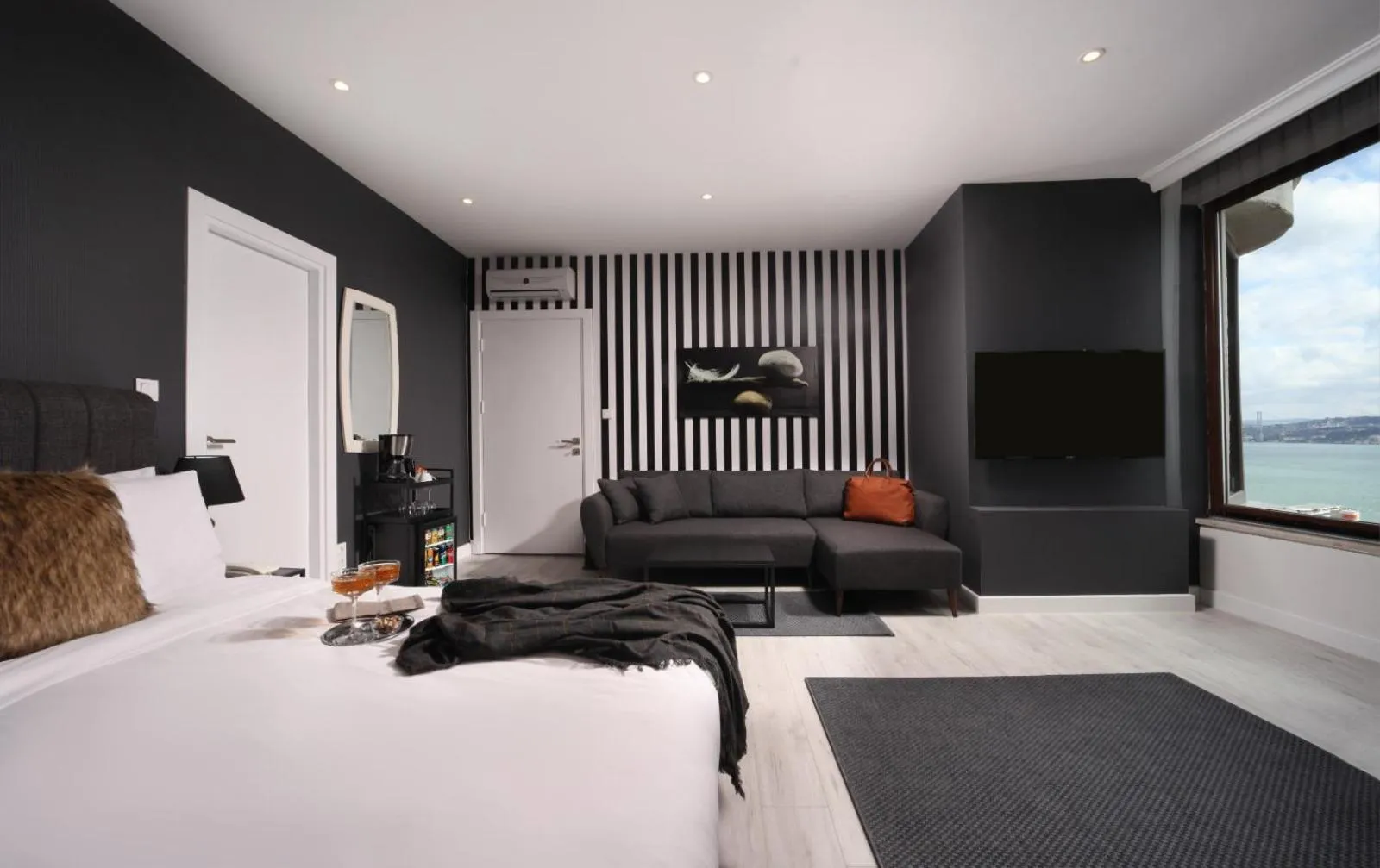 TV and multimedia in Etiz Hotels Bosphorus