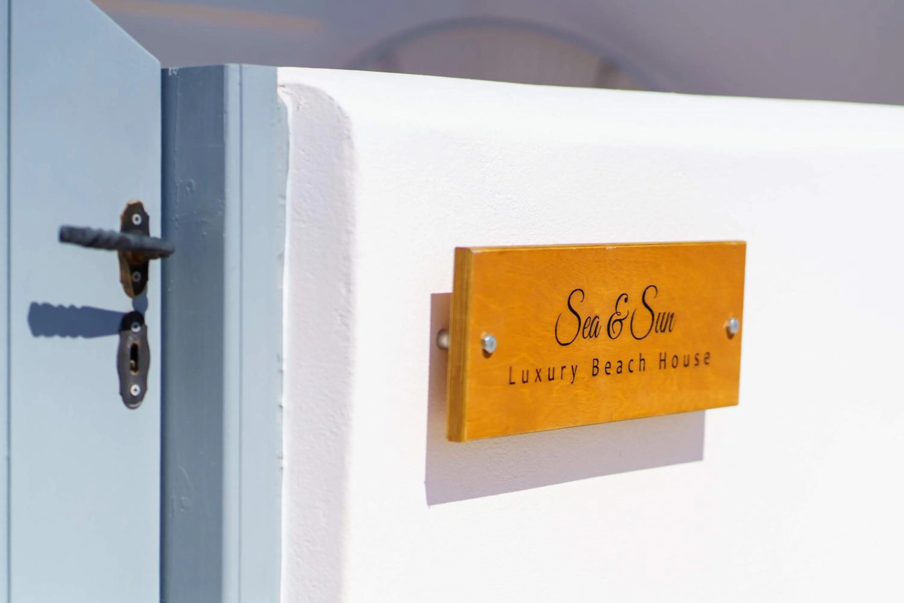 Logo/Certificate/Sign in Beach Houses Santorini