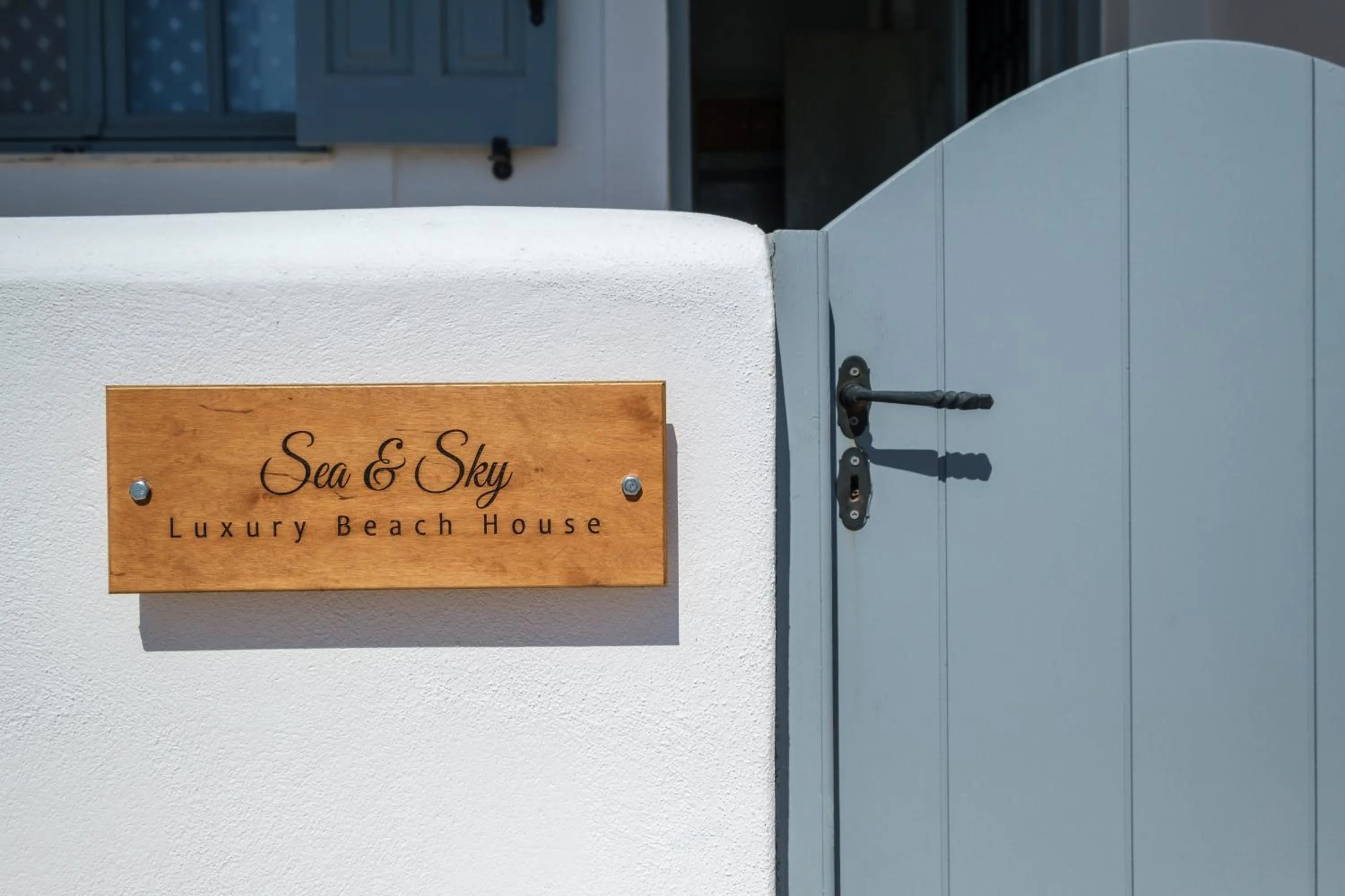 Logo/Certificate/Sign in Beach Houses Santorini