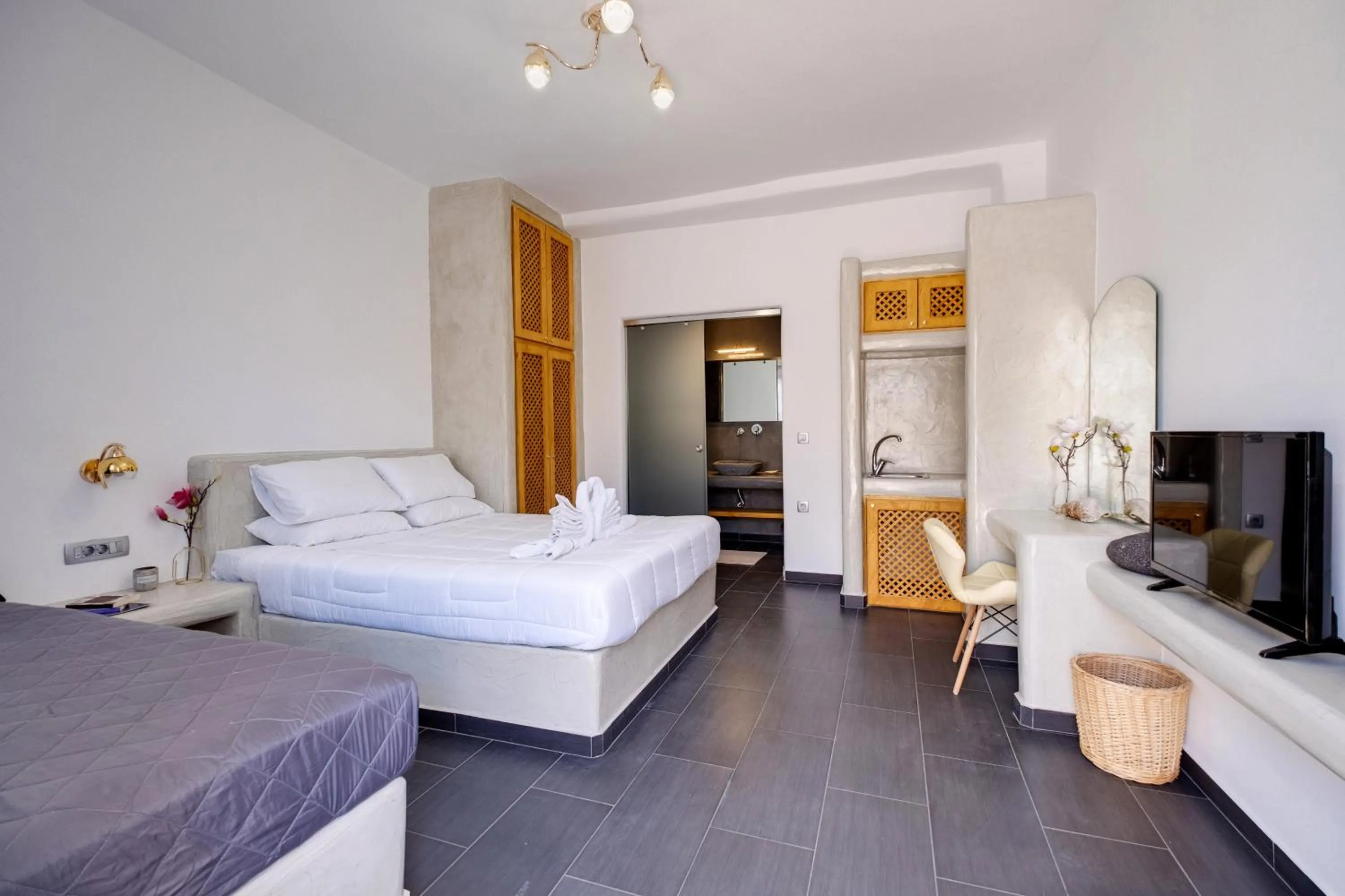 Photo of the whole room, Bed in Beach Houses Santorini