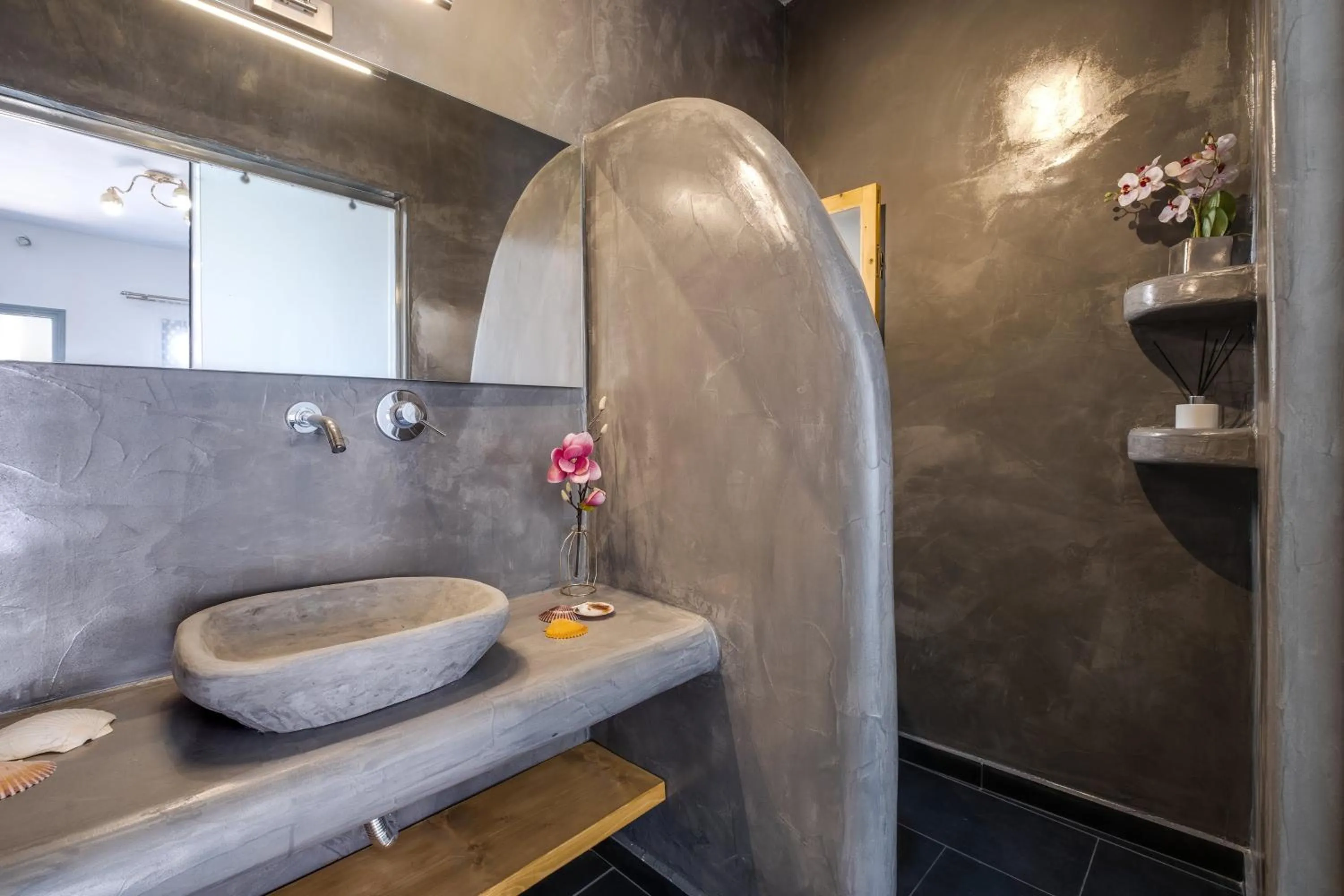 Toilet in Beach Houses Santorini