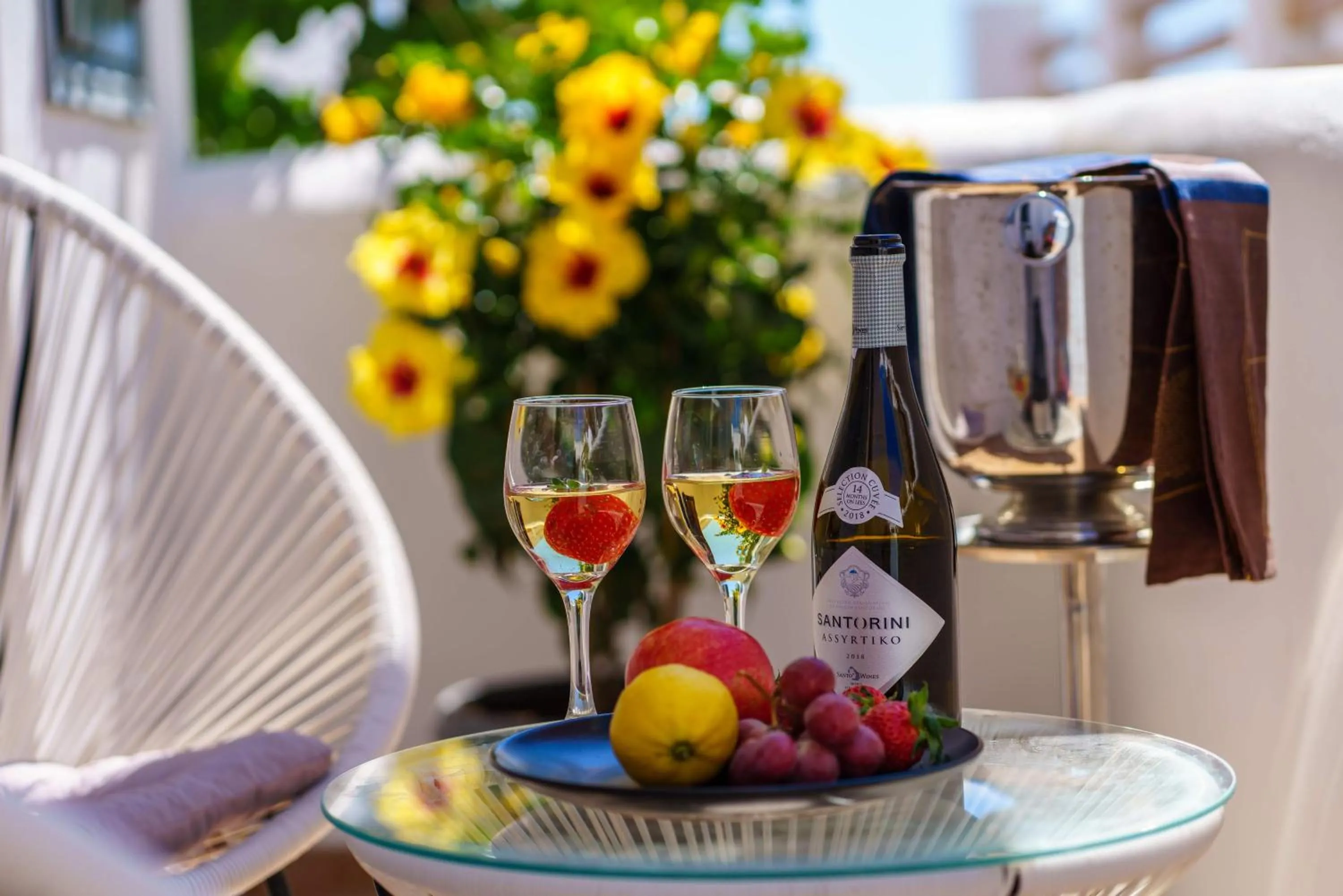 Patio in Beach Houses Santorini