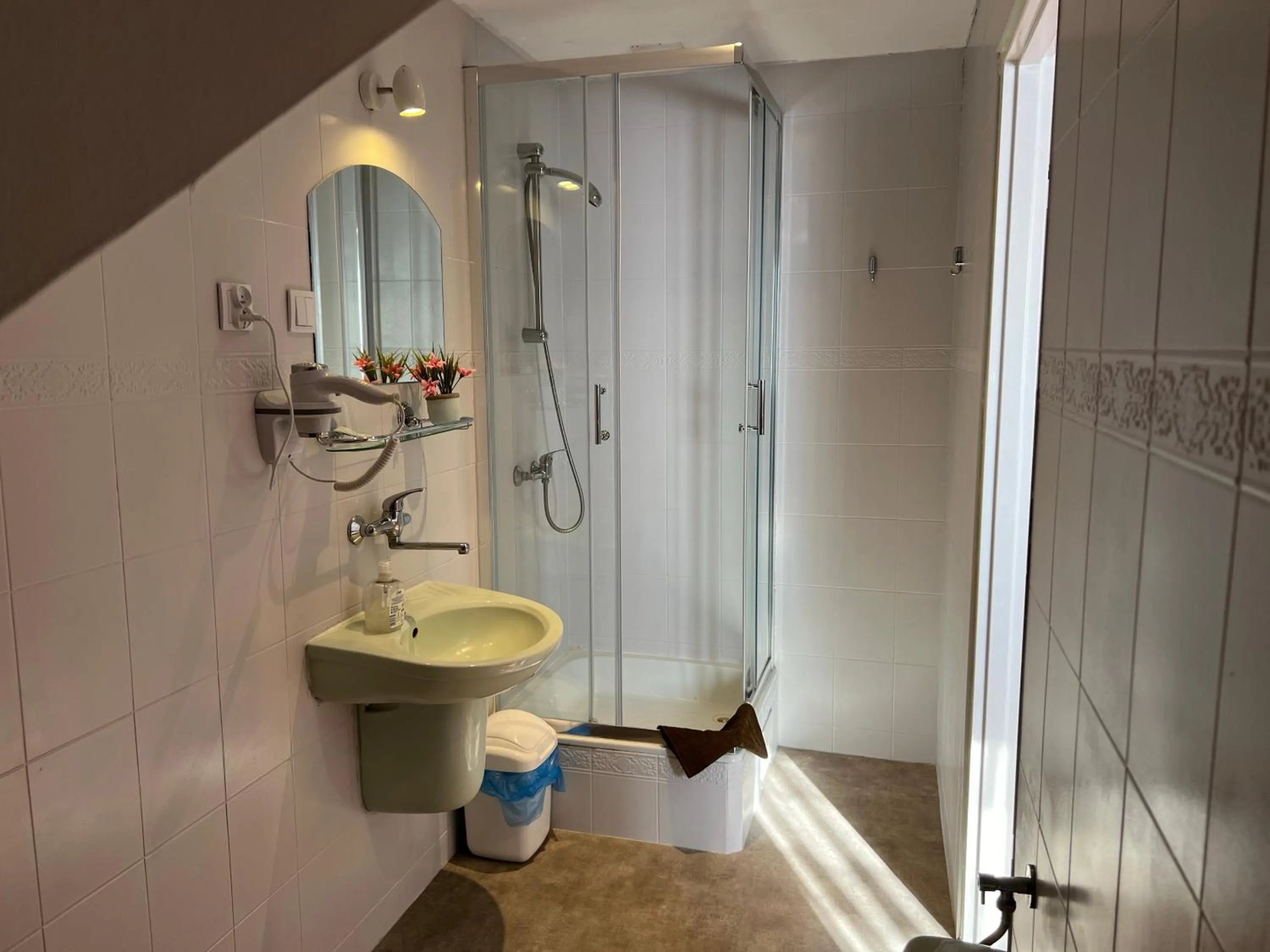 Shower in Zajazd Grodzki