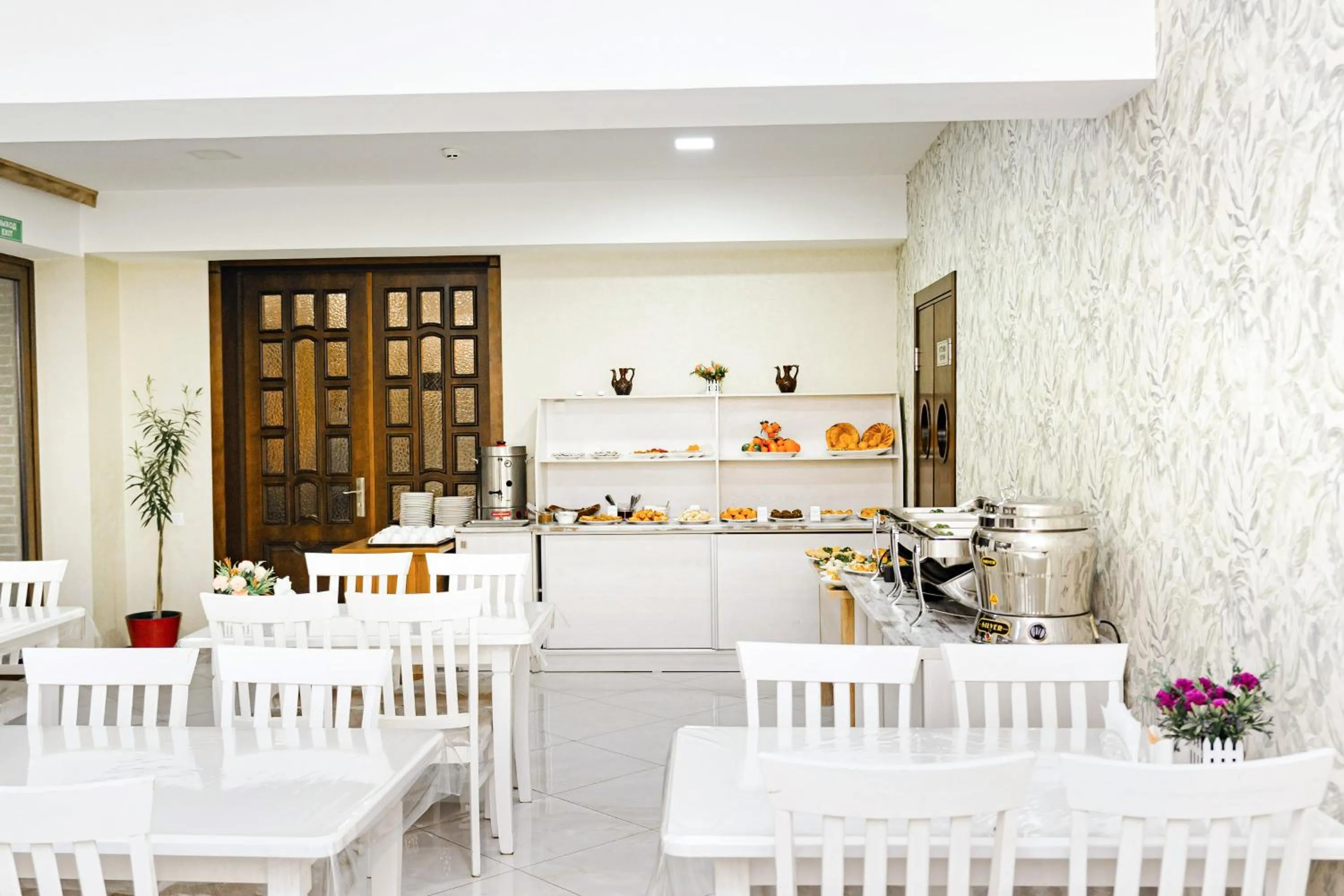 Restaurant/places to eat in Diamond Hotel Tashkent